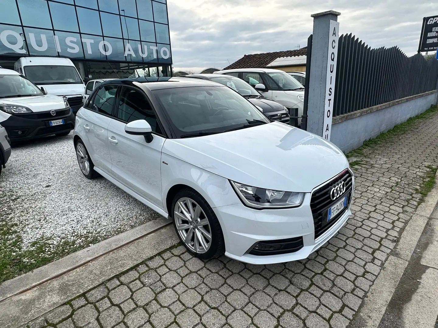 Audi A1 A1 2015 Sportback 1.0 tfsi Ultra Sport S-LINE 82cv Weiß - 2
