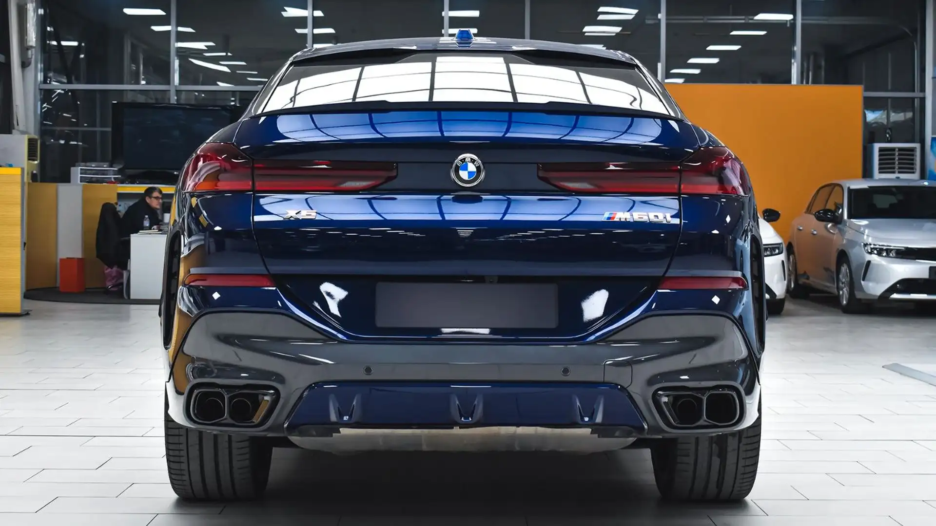 BMW X6 M60i xDrive Soft Webasto Bowers AHK Blau - 2