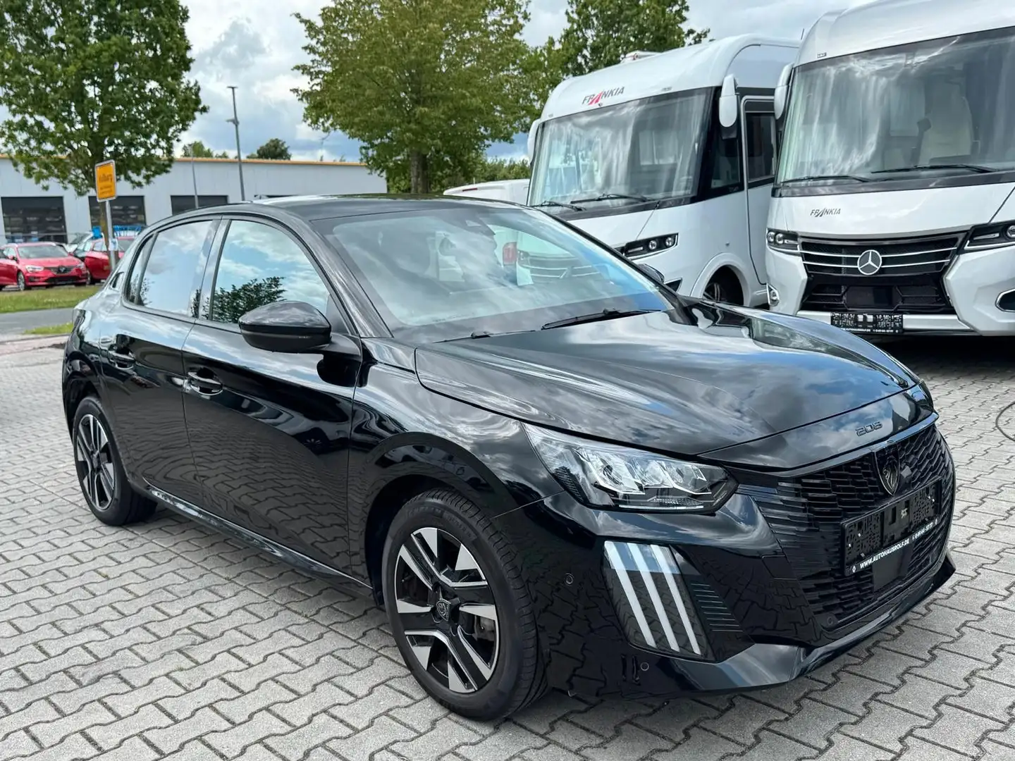 Peugeot 208 1.2 Precision Pack Puretech 100 | SHZ Чорний - 1