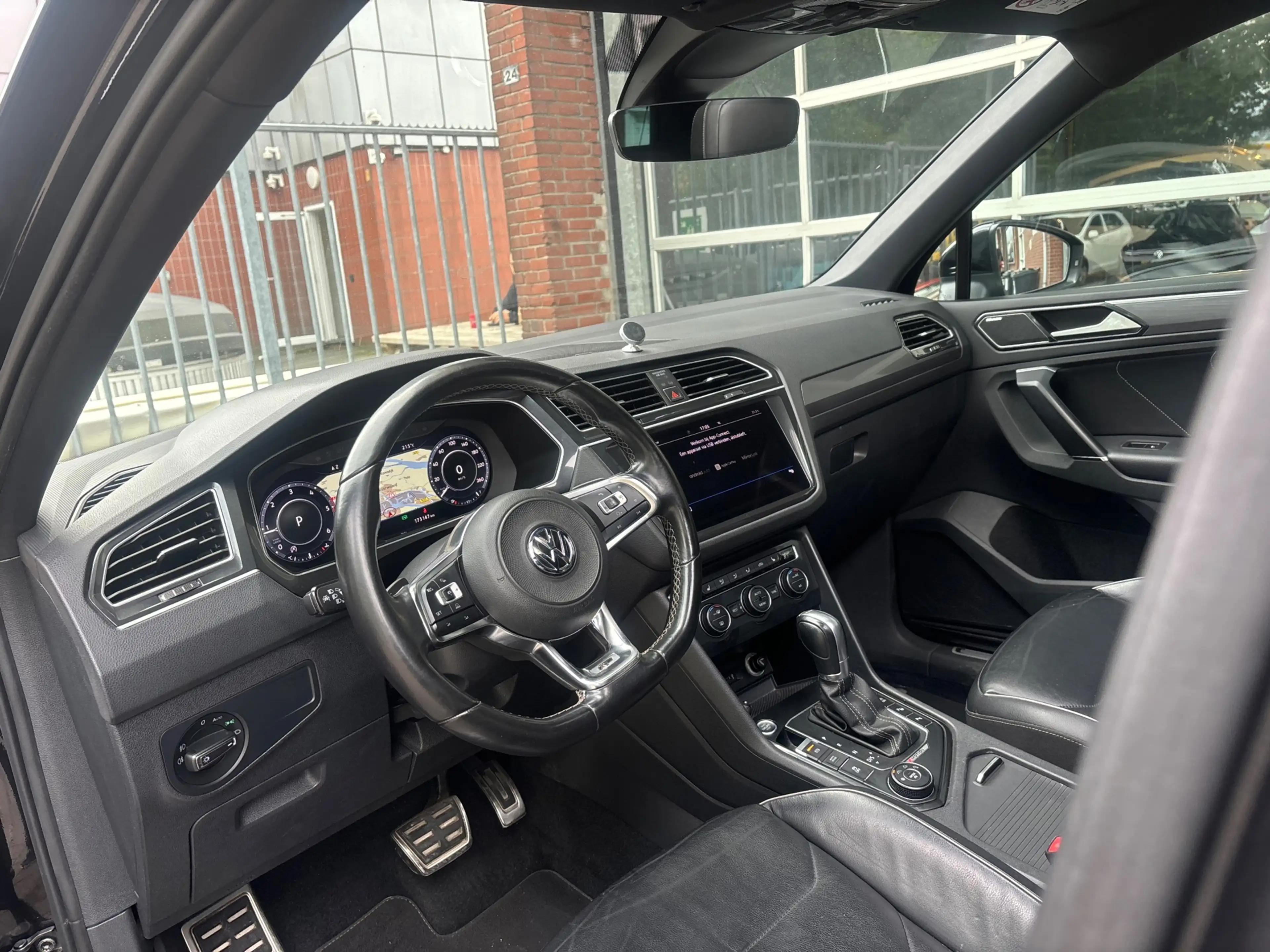 Volkswagen Tiguan 2.0 TDI 4Motion 3x R-LINE | PANO | VIRTUAL | LED | — photo 5