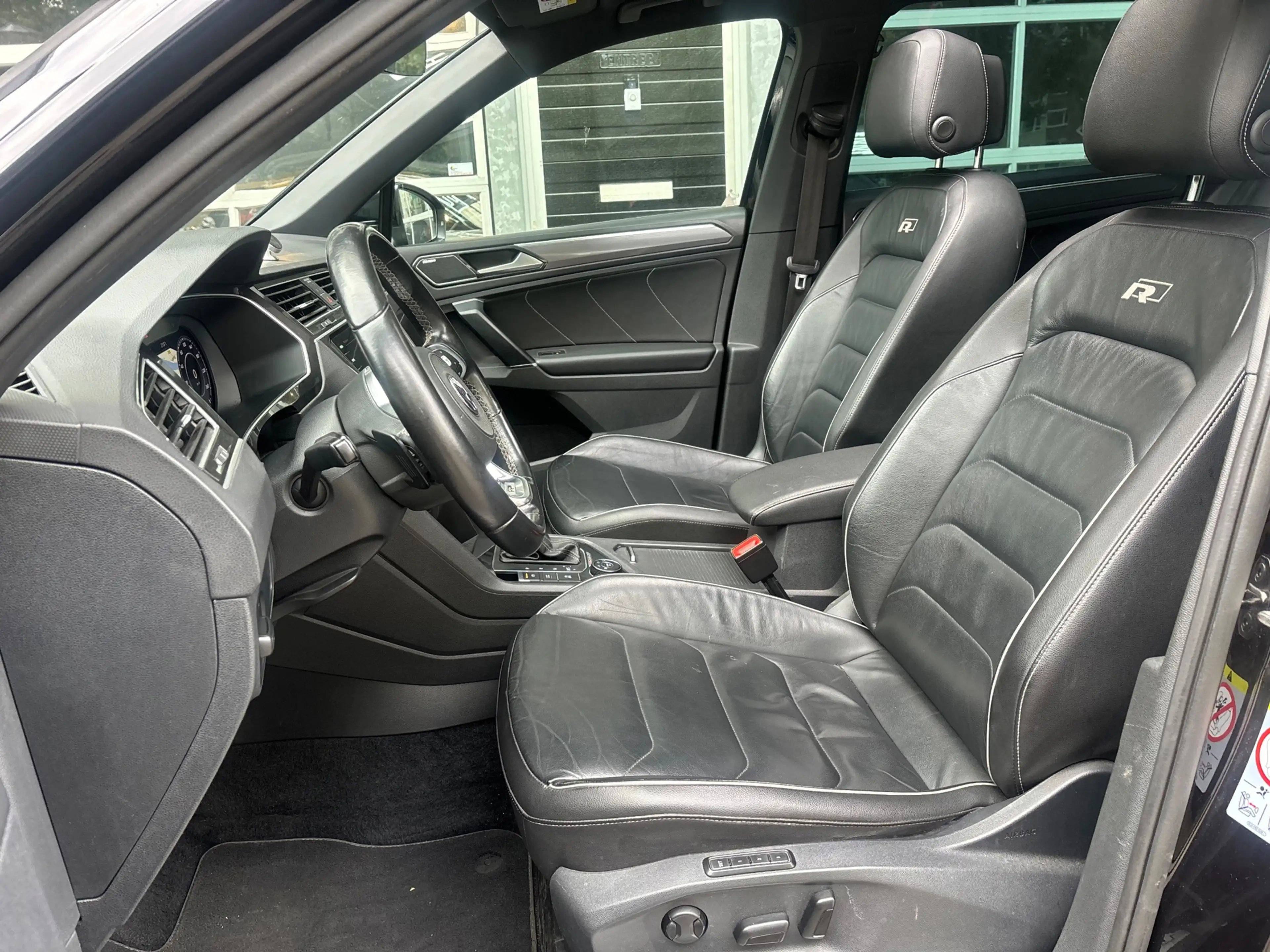Volkswagen Tiguan 2.0 TDI 4Motion 3x R-LINE | PANO | VIRTUAL | LED | — photo 6