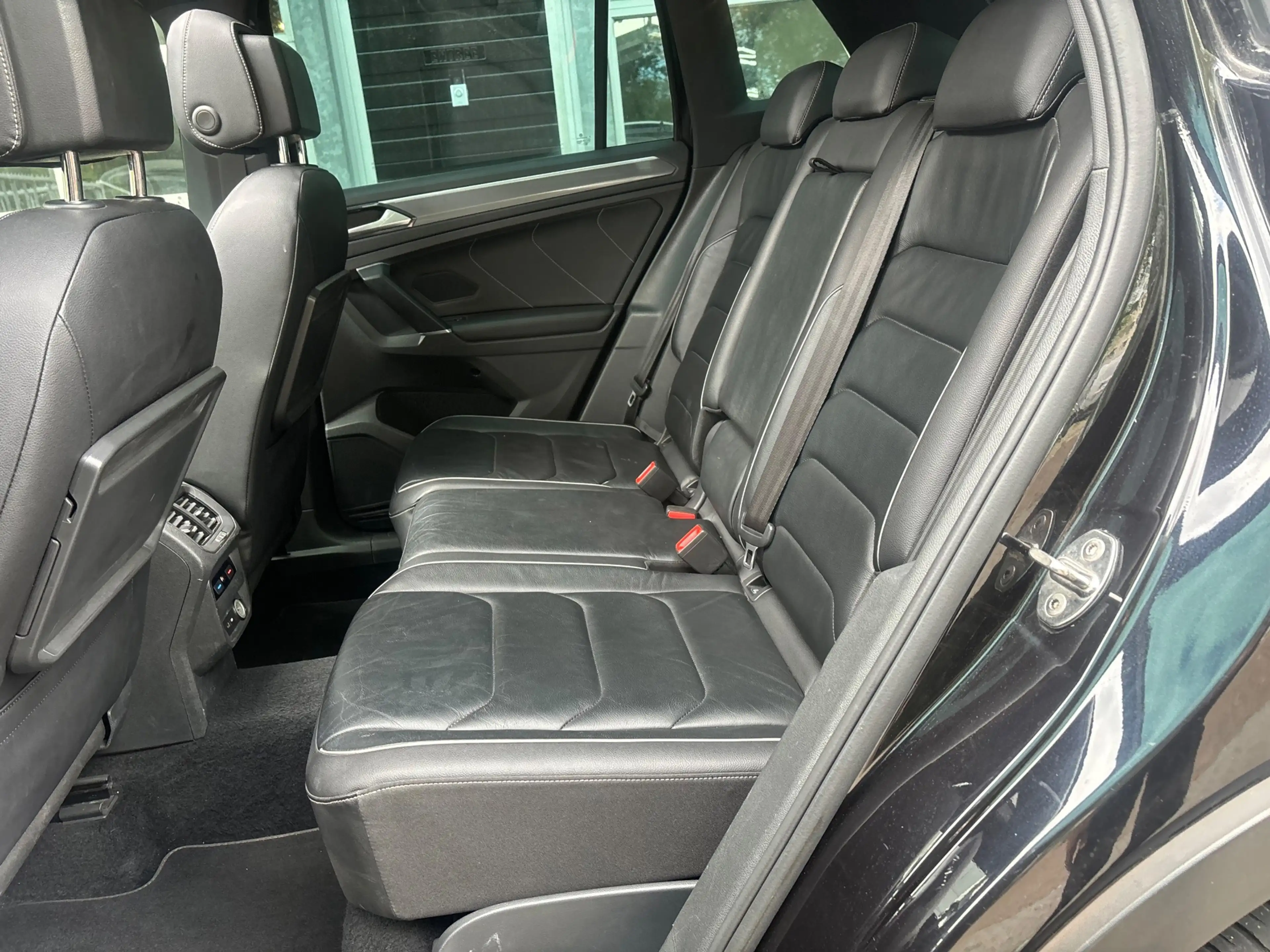 Volkswagen Tiguan 2.0 TDI 4Motion 3x R-LINE | PANO | VIRTUAL | LED | — photo 11