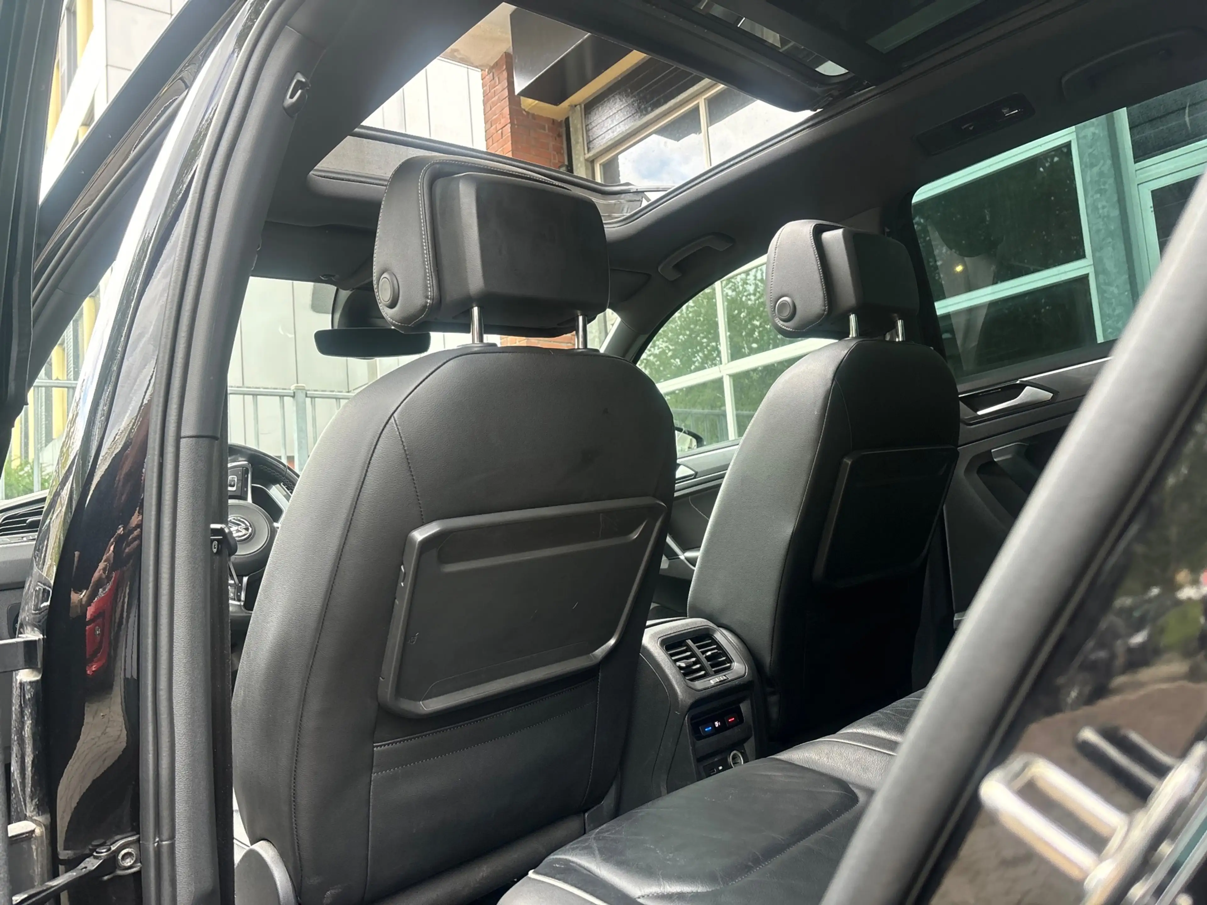 Volkswagen Tiguan 2.0 TDI 4Motion 3x R-LINE | PANO | VIRTUAL | LED | — photo 10
