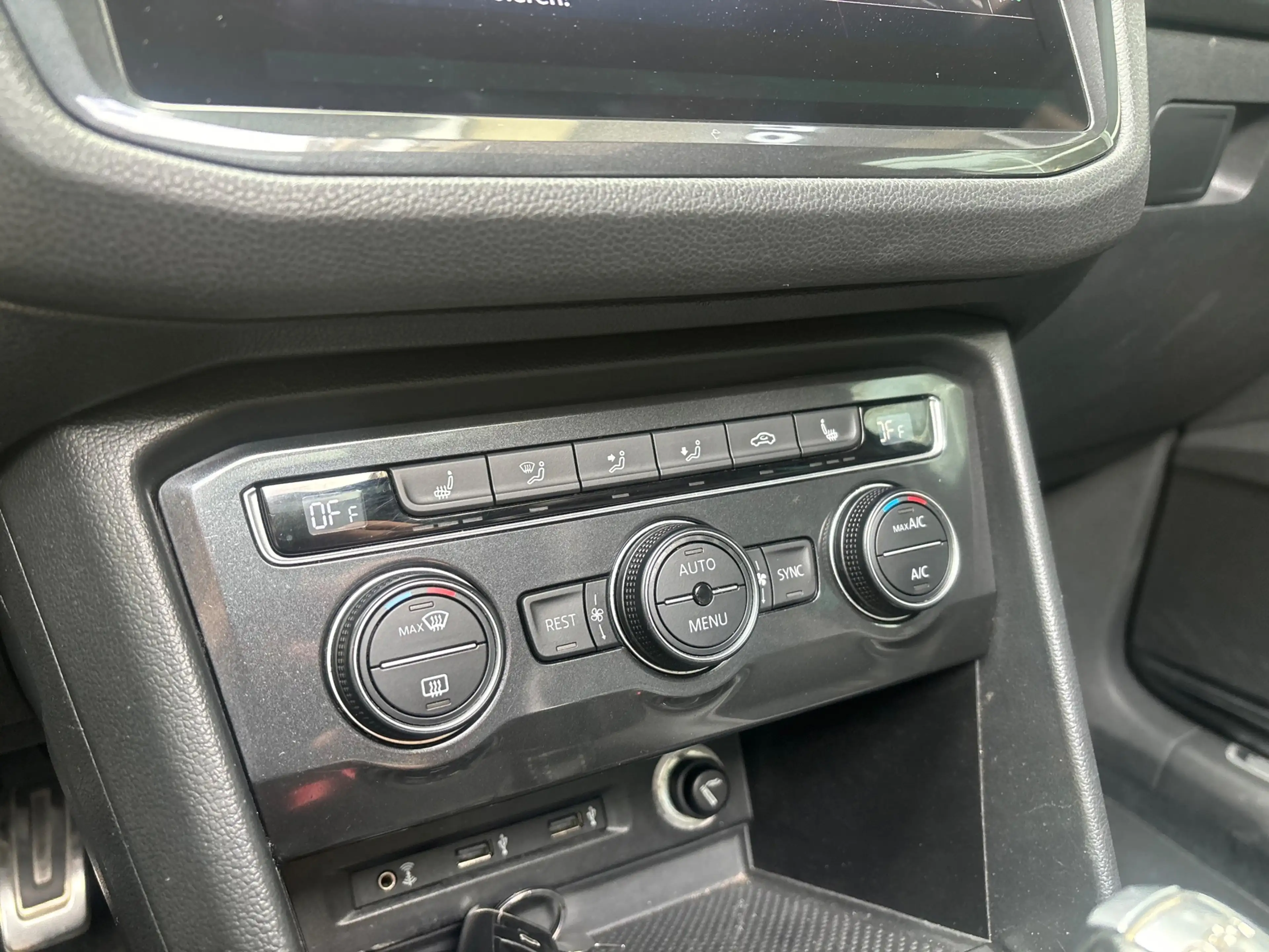 Volkswagen Tiguan 2.0 TDI 4Motion 3x R-LINE | PANO | VIRTUAL | LED | — photo 15