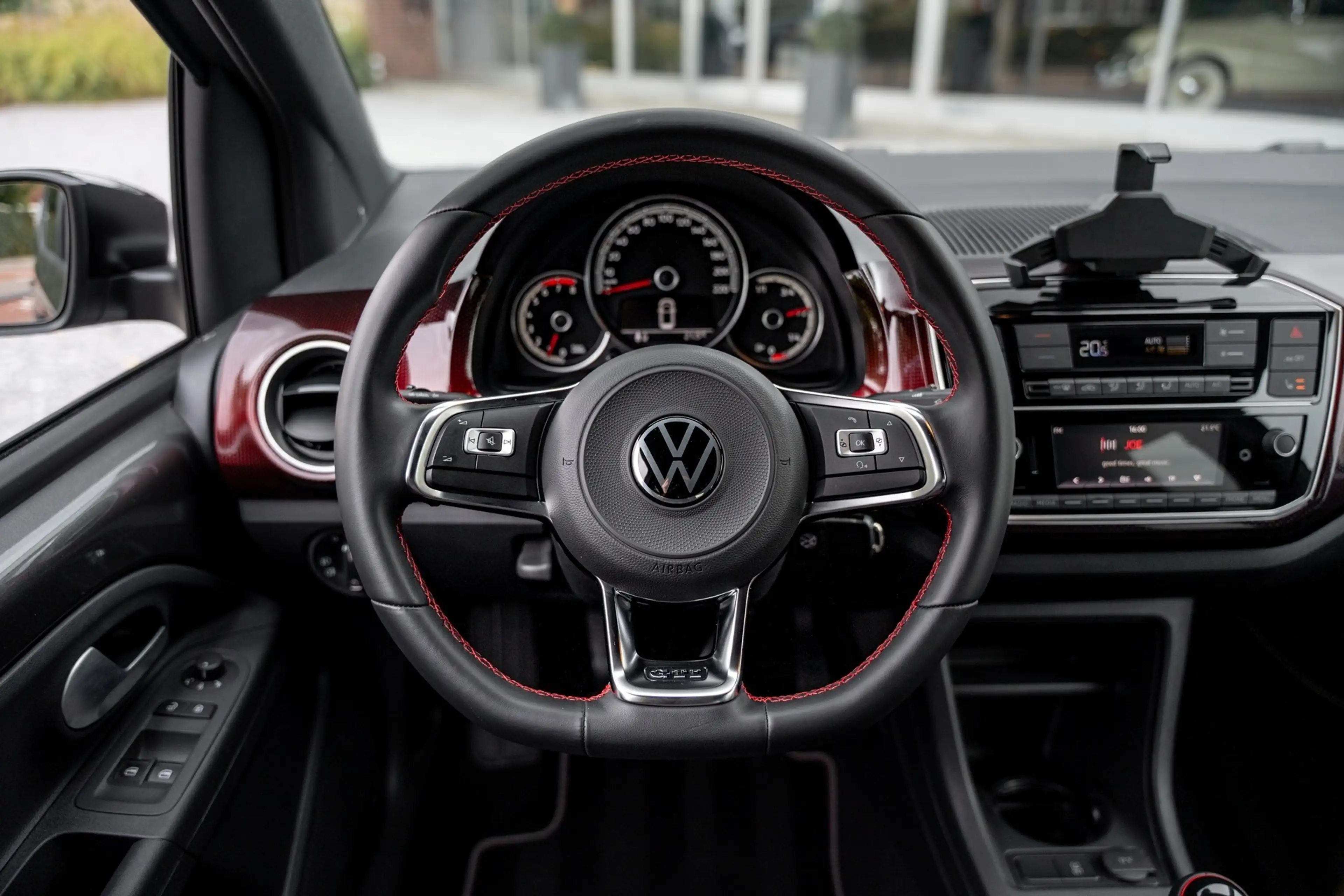 Volkswagen up! 1.0 TSI GTI — photo 15