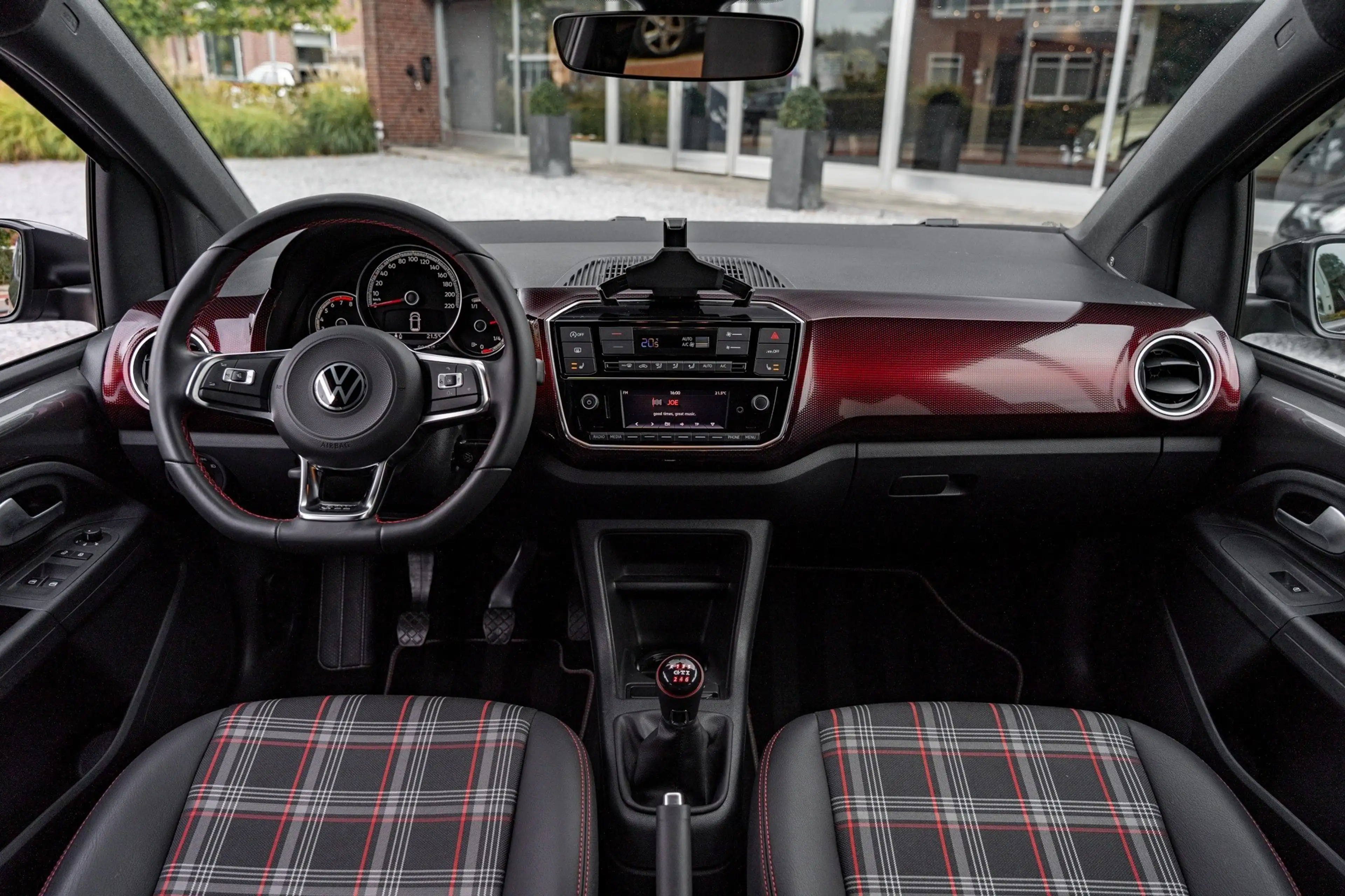 Volkswagen up! 1.0 TSI GTI — photo 20
