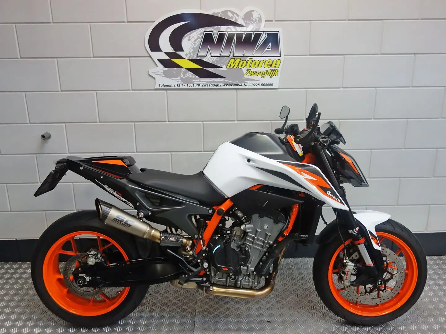 KTM 890 Duke R Wit - 1