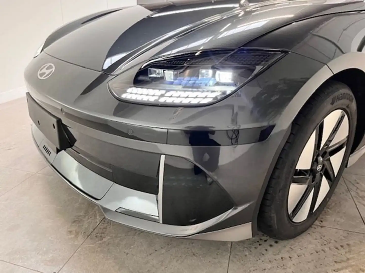 Hyundai IONIQ 6 77,4 kWh BALANCE AWD Grijs - 1