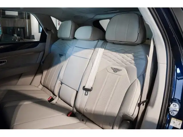 Bentley Bentayga view 11