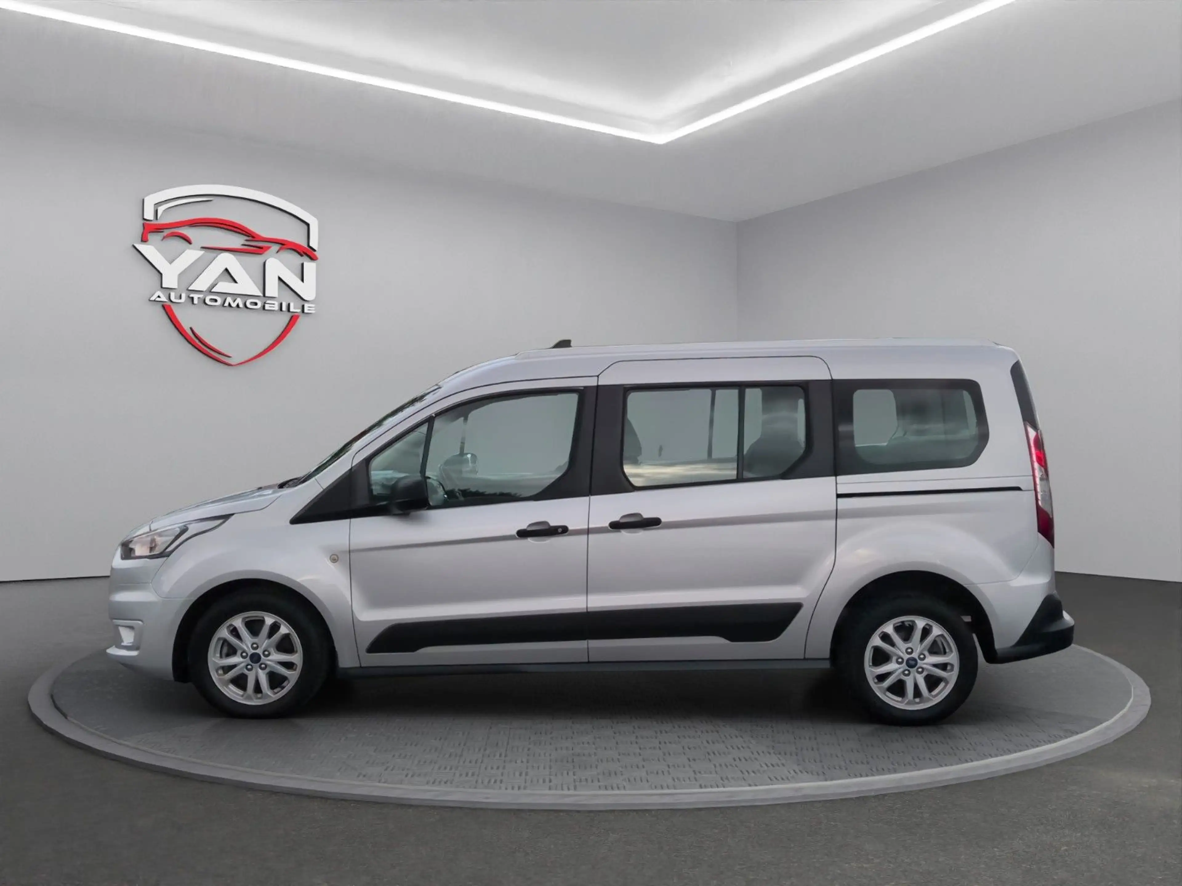 Ford Grand Tourneo 7Sitze*Spurhalt*Tempomat*Sitzheiz — photo 9