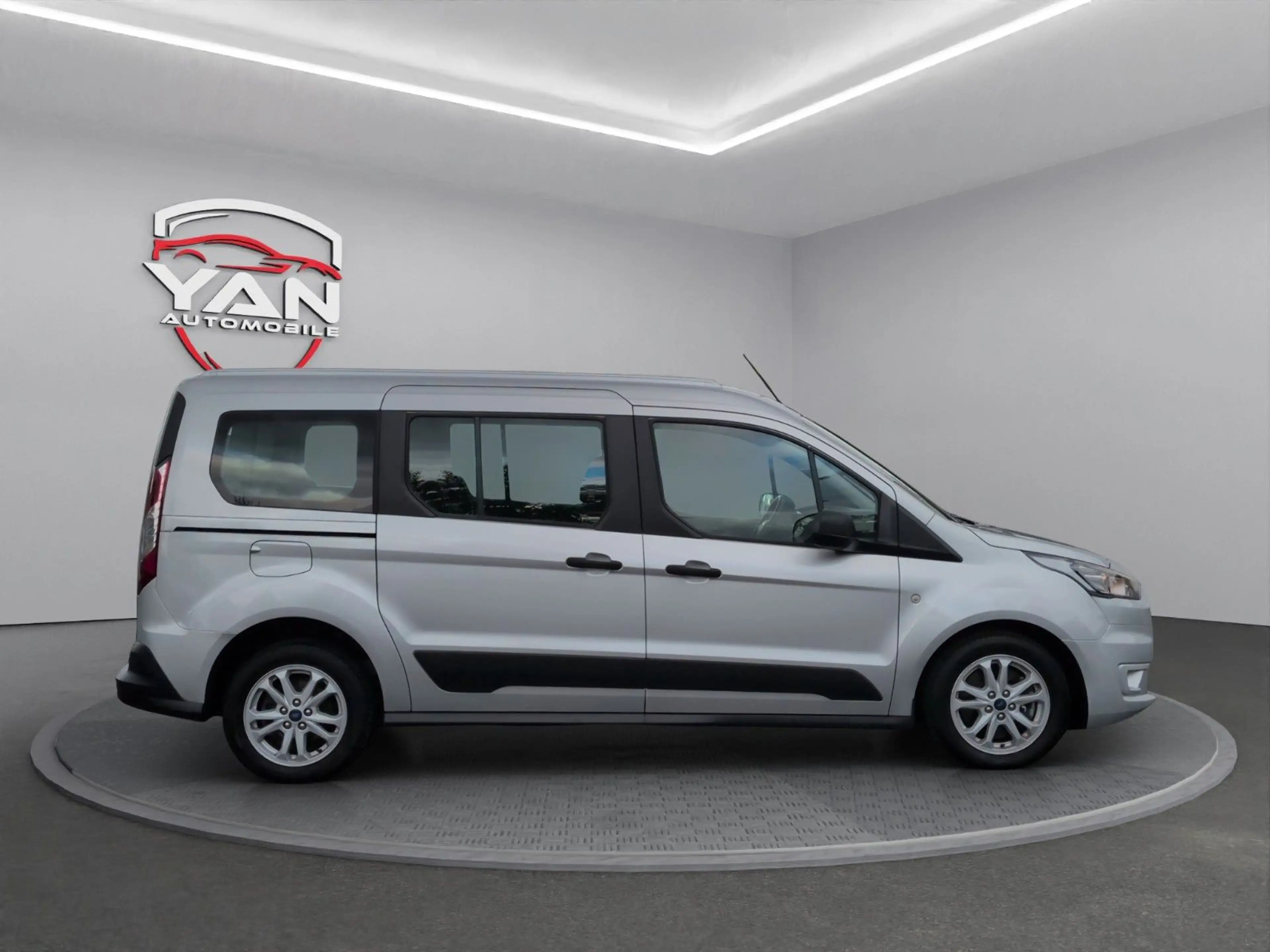 Ford Grand Tourneo 7Sitze*Spurhalt*Tempomat*Sitzheiz — photo 5