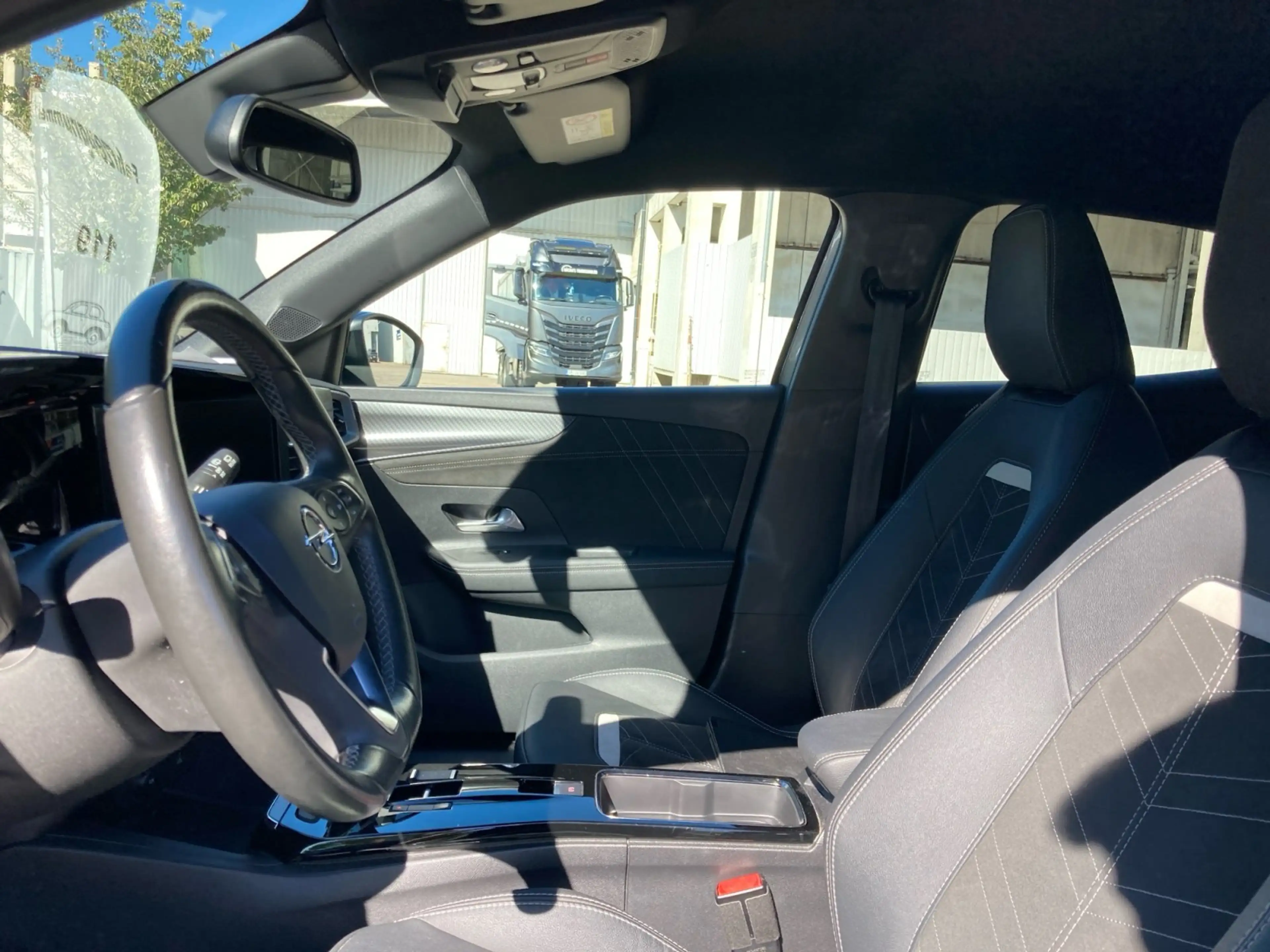 Opel Mokka-E Mokka e Ultimate Alcantara+LED+Navi+SHZ+Winterp. — photo 12