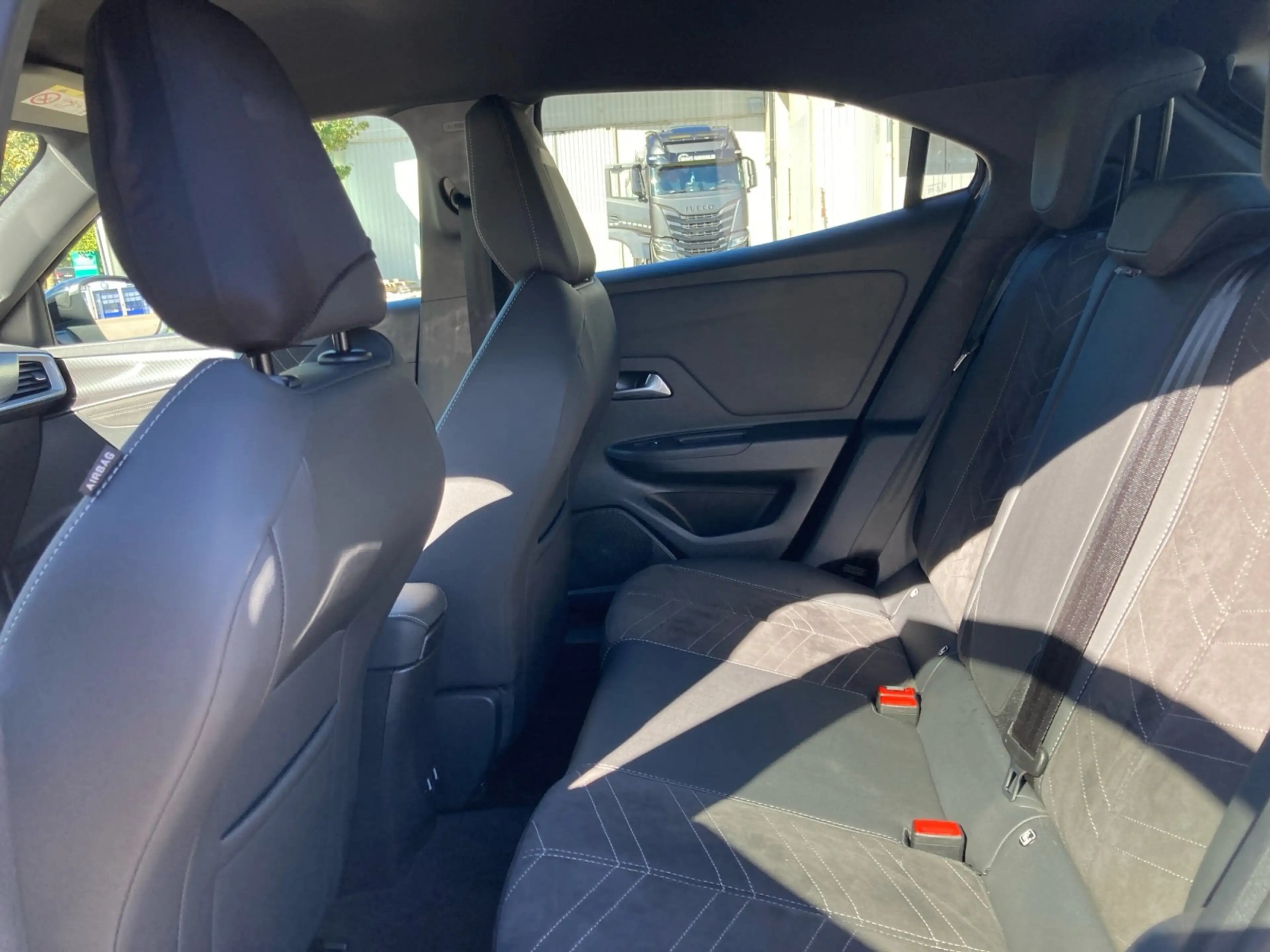 Opel Mokka-E Mokka e Ultimate Alcantara+LED+Navi+SHZ+Winterp. — photo 13