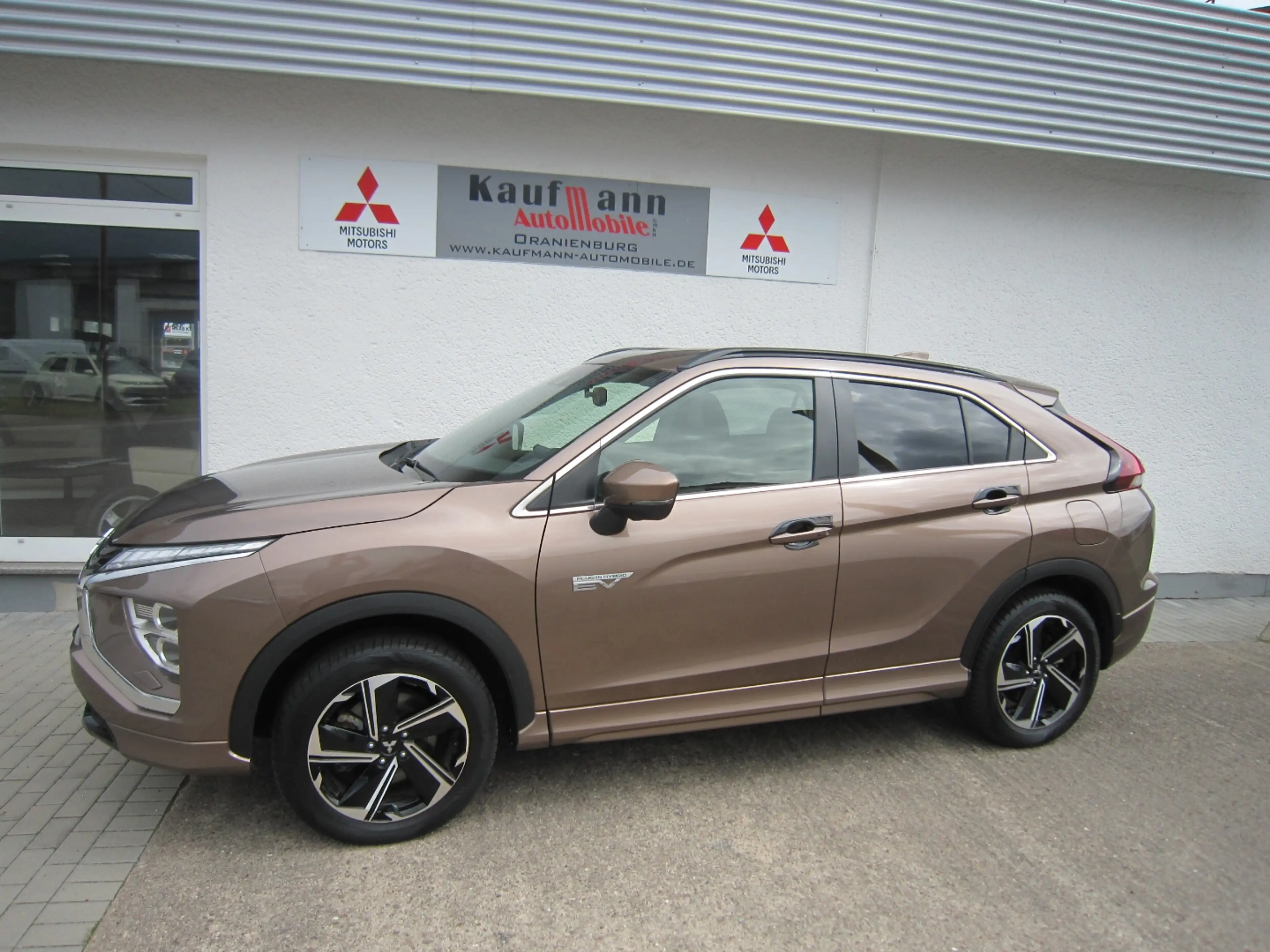 Mitsubishi Eclipse Cross Plug-in Hybrid PLUS Select -Paket — photo 2