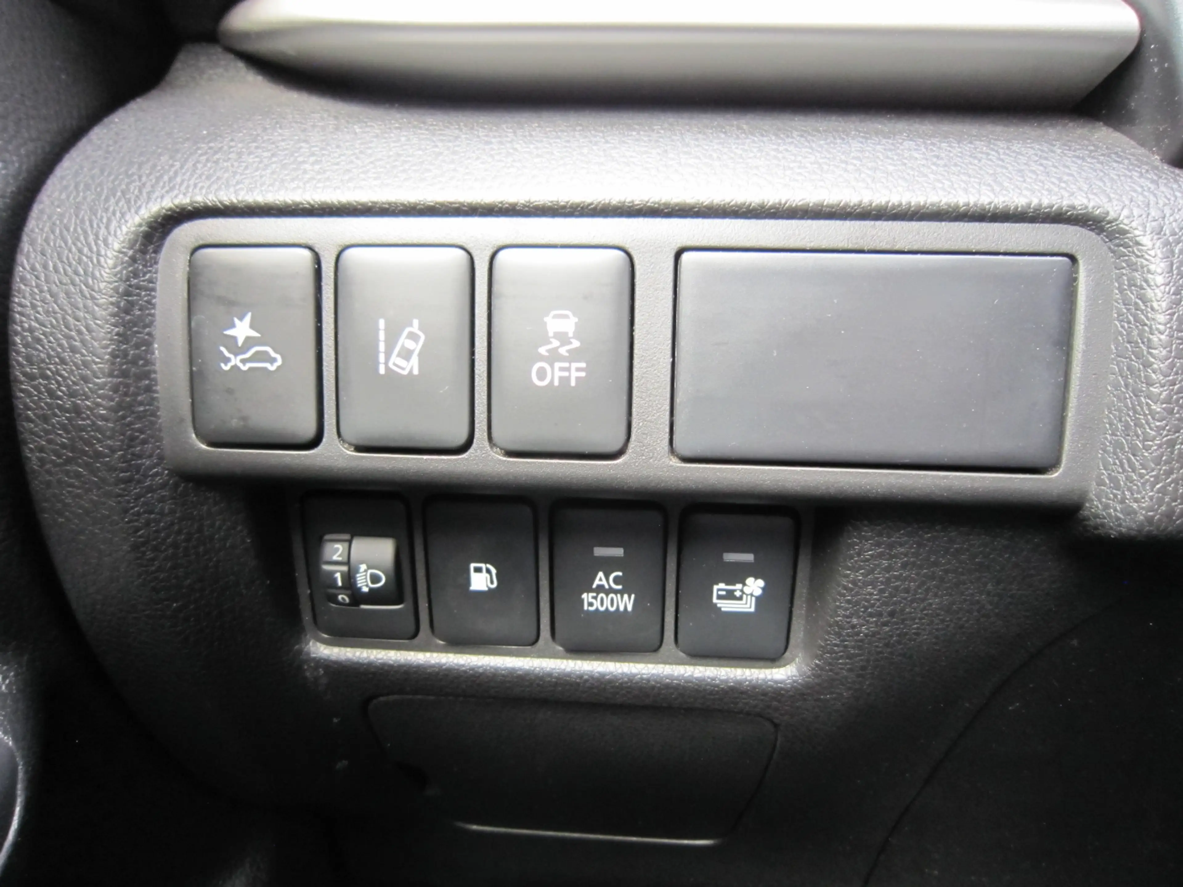 Mitsubishi Eclipse Cross Plug-in Hybrid PLUS Select -Paket — photo 15