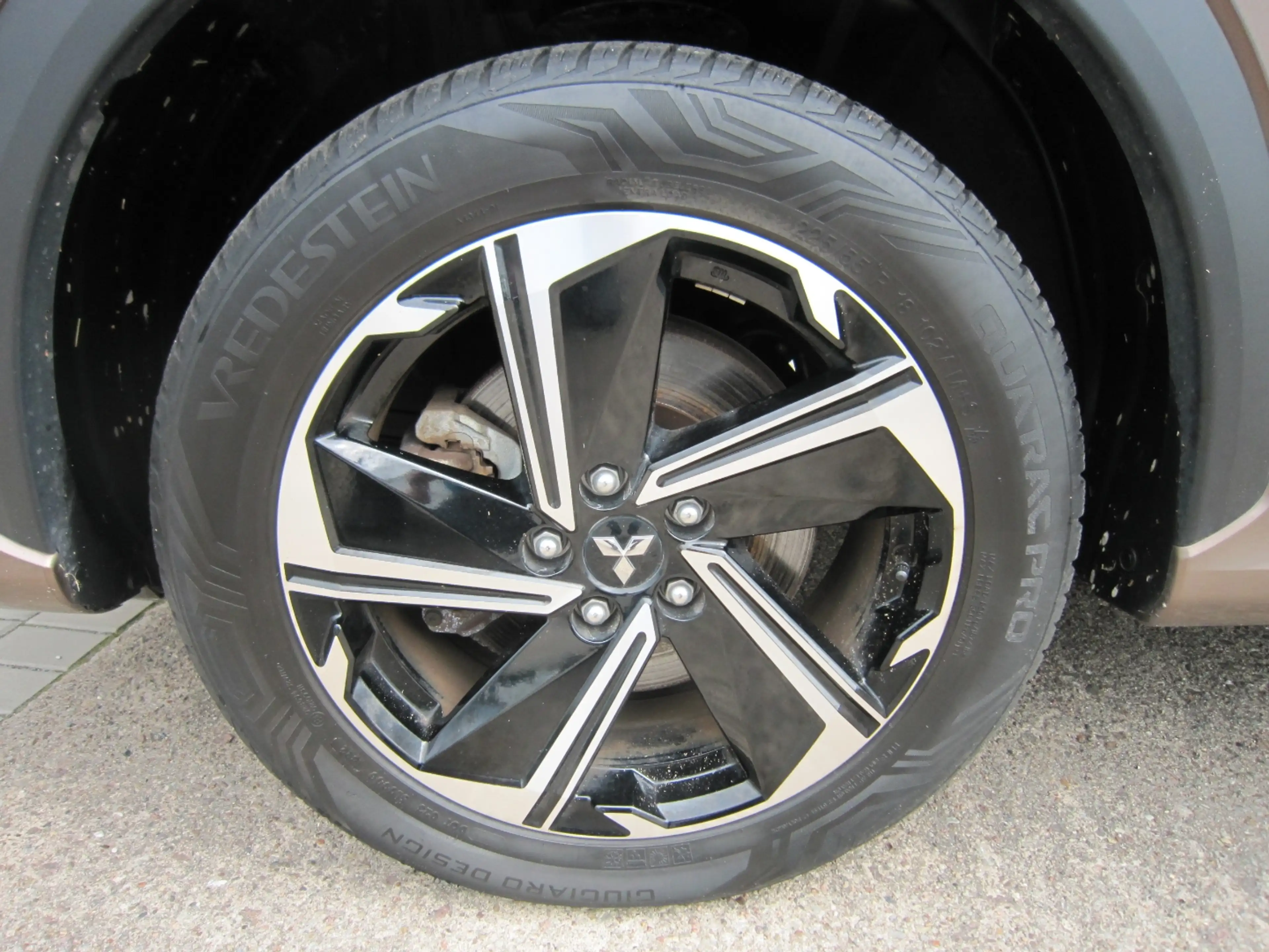 Mitsubishi Eclipse Cross Plug-in Hybrid PLUS Select -Paket — photo 9
