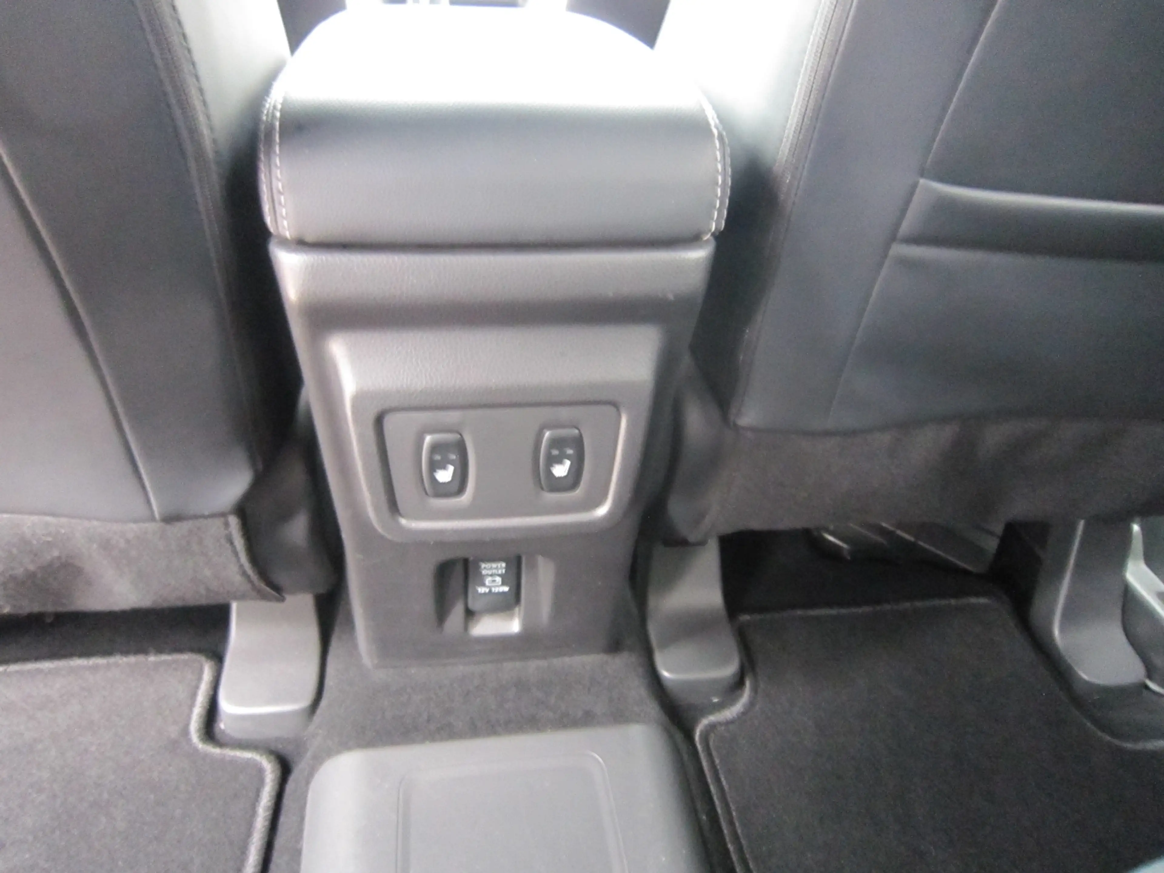 Mitsubishi Eclipse Cross Plug-in Hybrid PLUS Select -Paket — photo 11