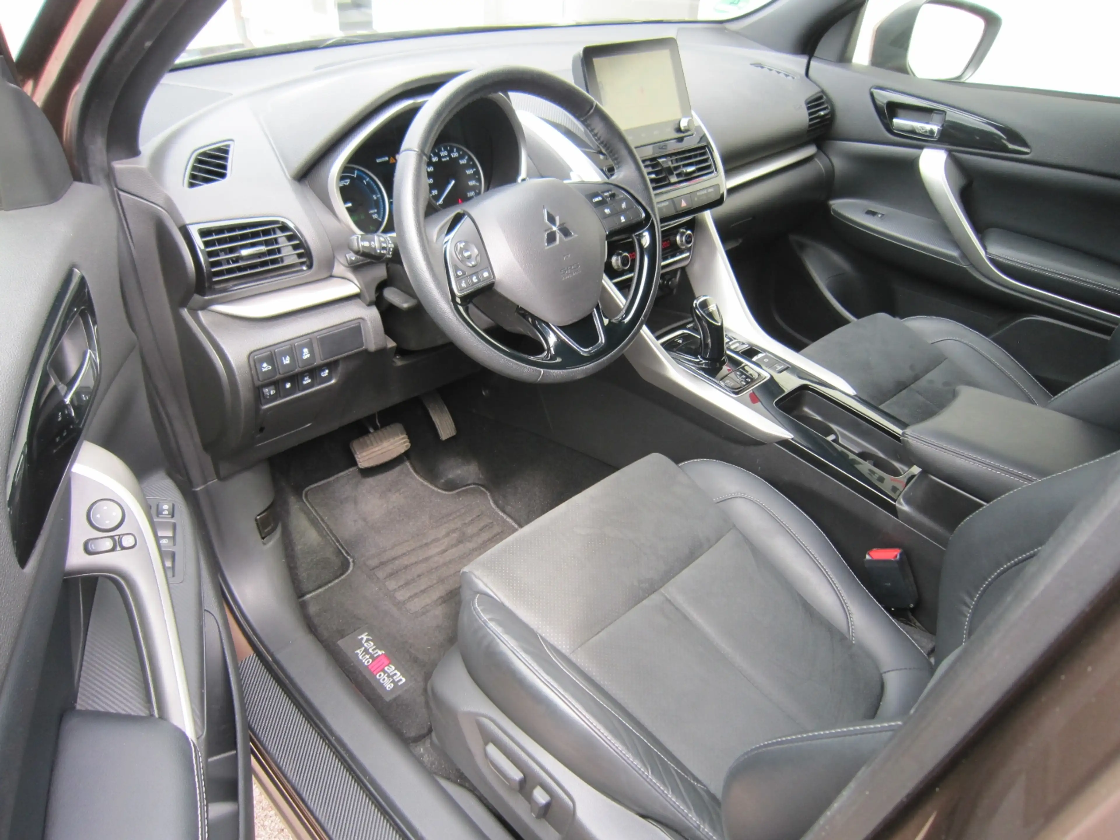 Mitsubishi Eclipse Cross Plug-in Hybrid PLUS Select -Paket — photo 12