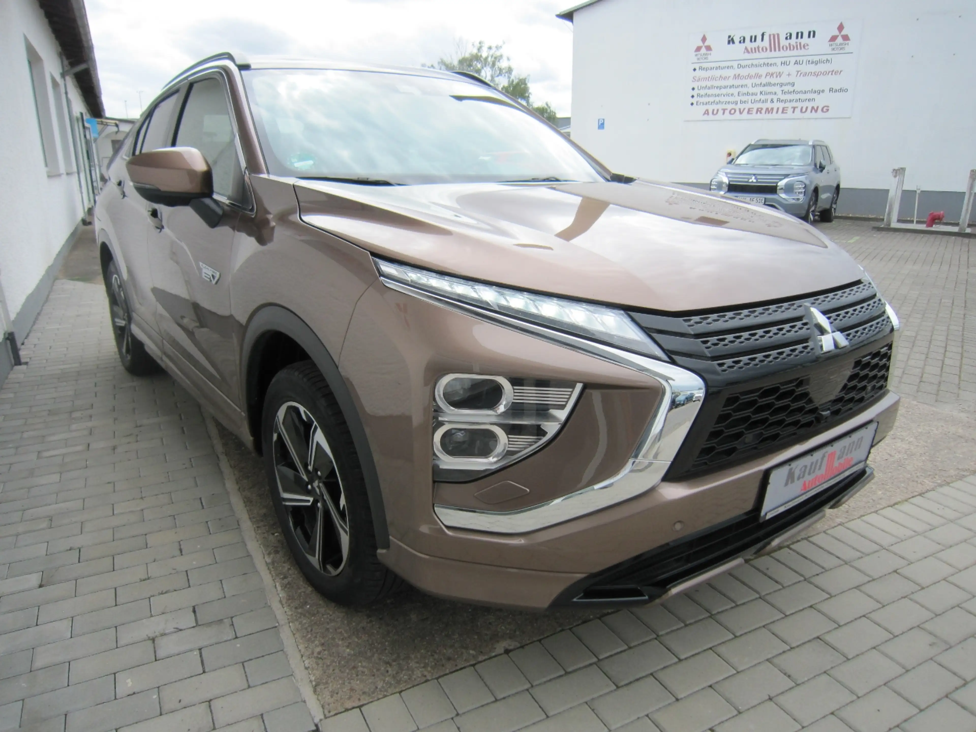 Mitsubishi Eclipse Cross Plug-in Hybrid PLUS Select -Paket — photo 5