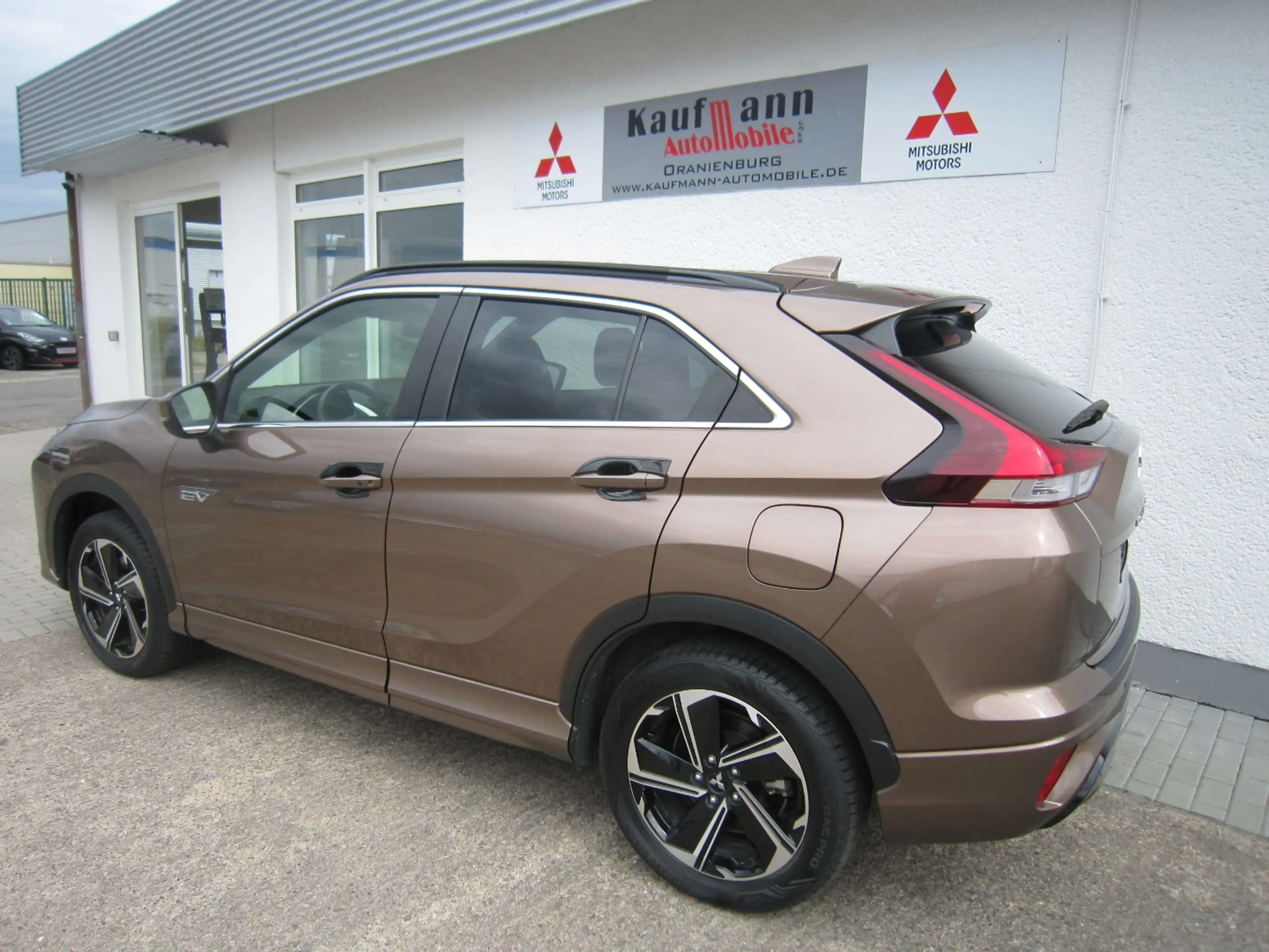 Mitsubishi Eclipse Cross Plug-in Hybrid PLUS Select -Paket — photo 3