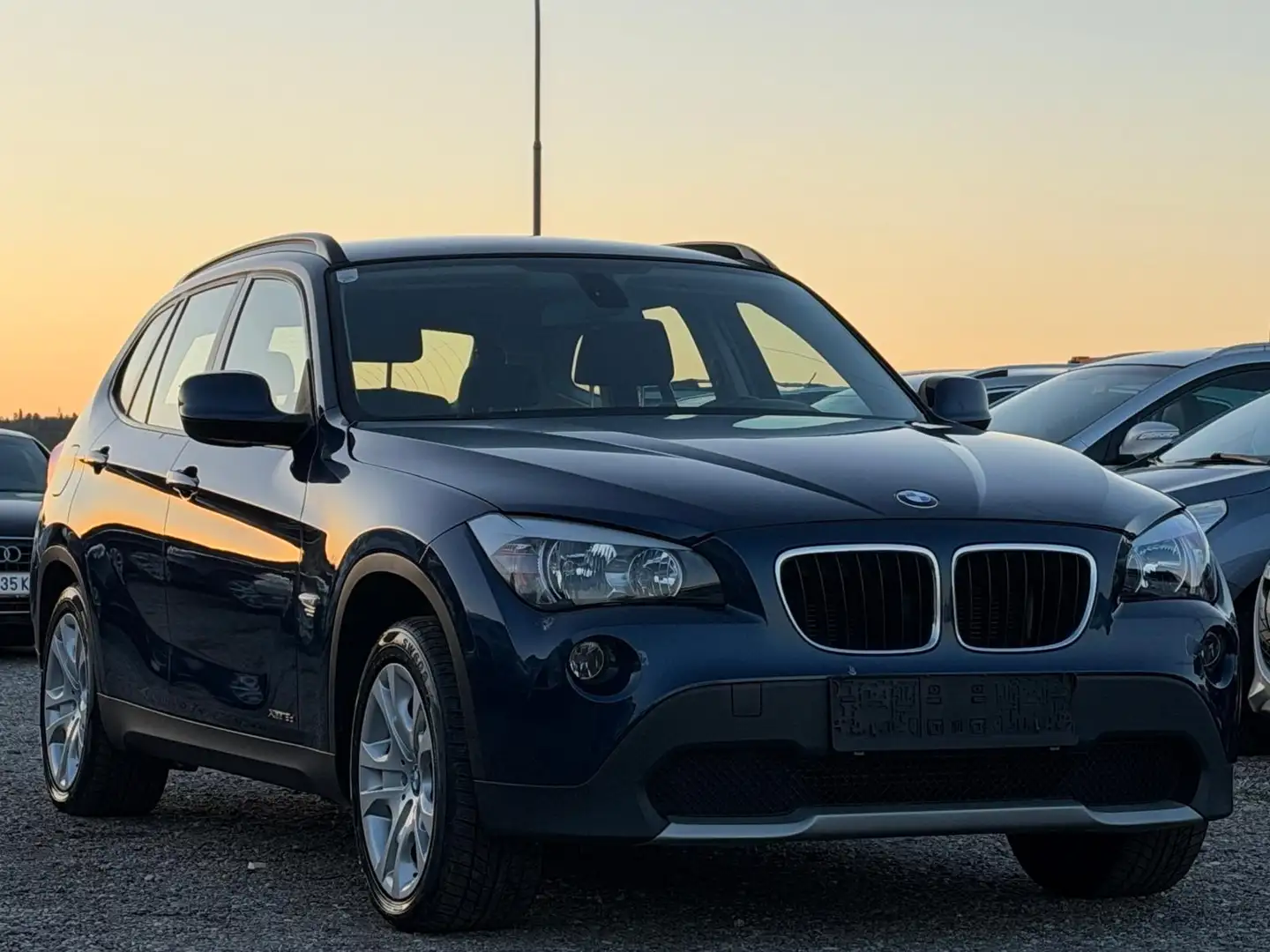 BMW X1 Blau - 1