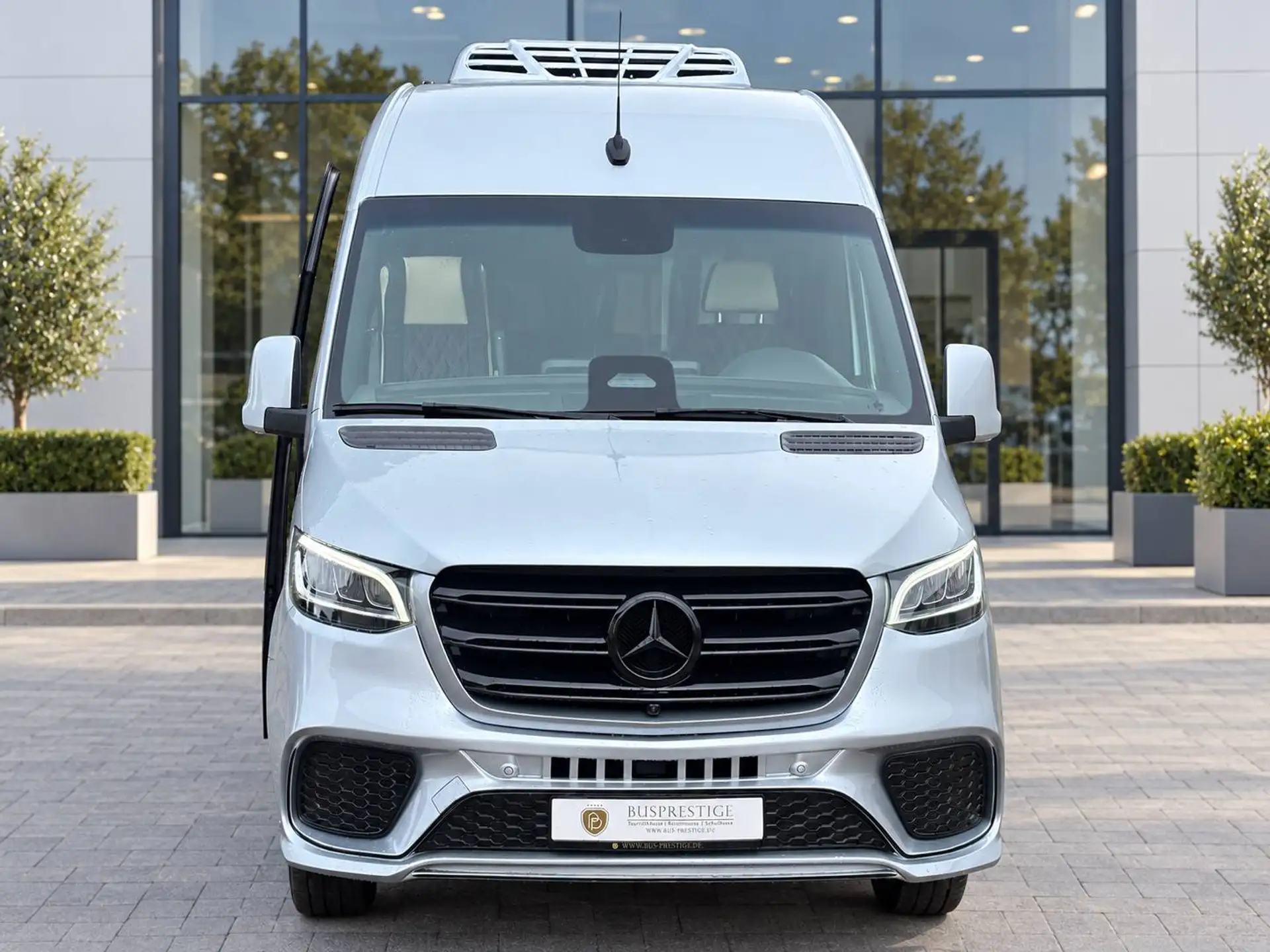 벤츠 Mercedes-Benz Sprinter 519 2025 화이트 사진 5