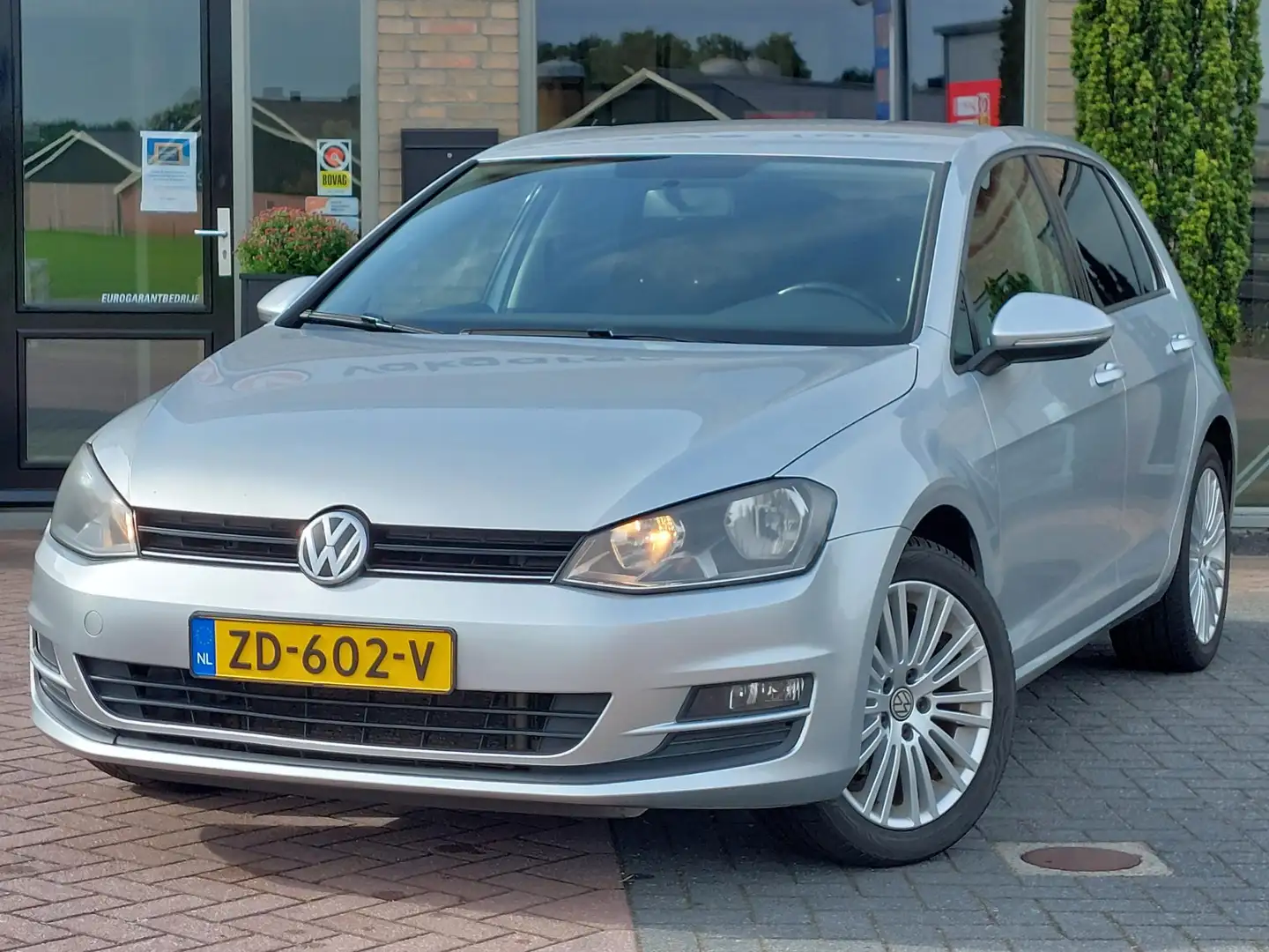 Volkswagen Golf 1.4 TSI Trendline | Trekhaak | Cruise | 17" LMV Grau - 2