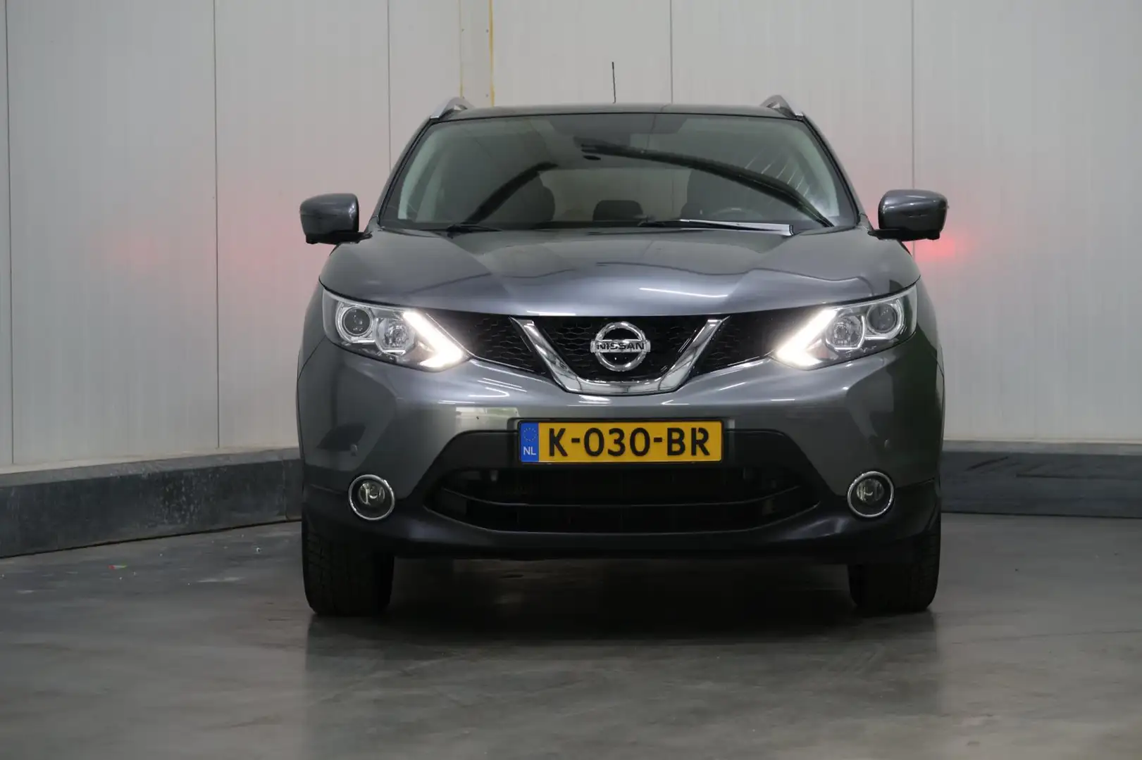 Nissan Qashqai 1.2 N-Vision 360 Camera! Trekhaak! Pano! Grijs - 2