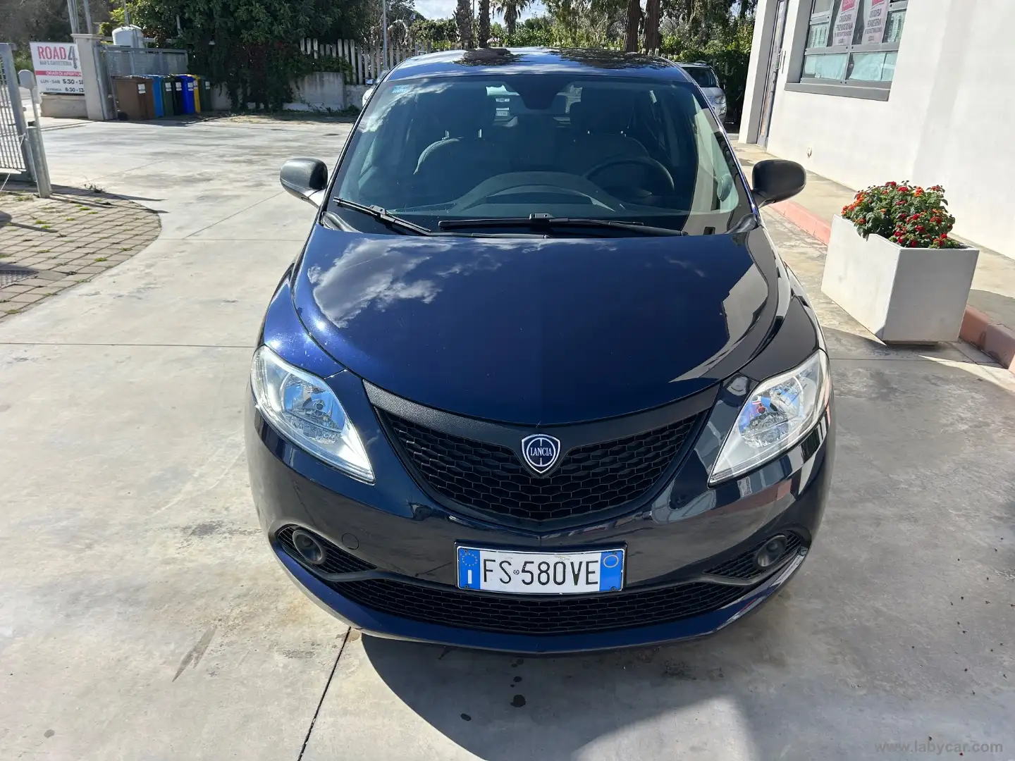 Lancia Ypsilon 1.2 69 CV 5p. GPL Ecochic Gold Bleu - 2
