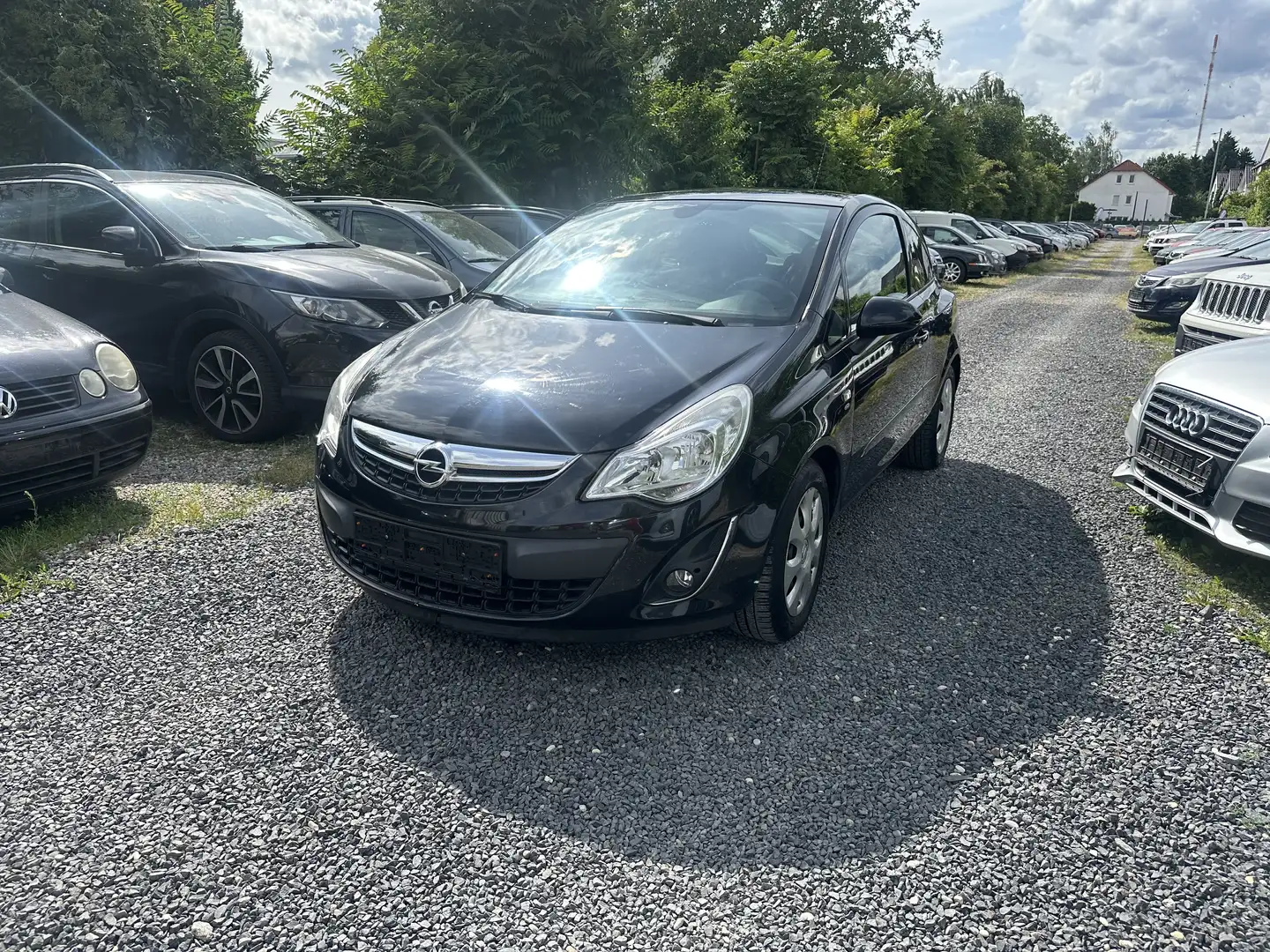 Opel Corsa Satellite Schwarz - 1