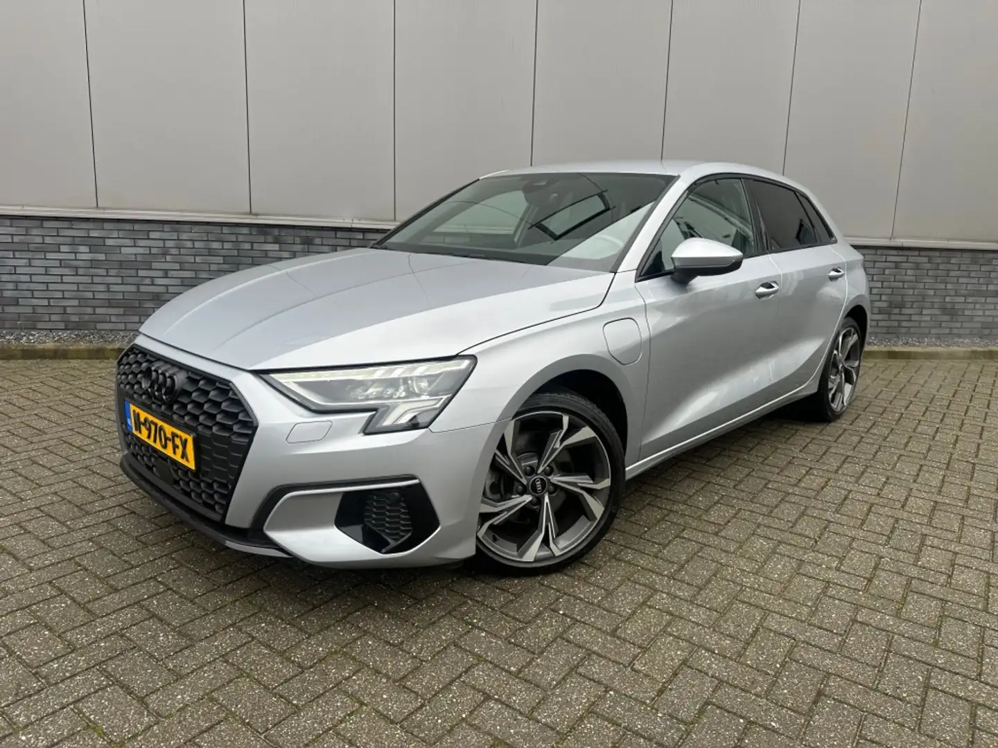 Audi A3 4.0 TFSi e Business edition Stekker Hybride Gris - 1