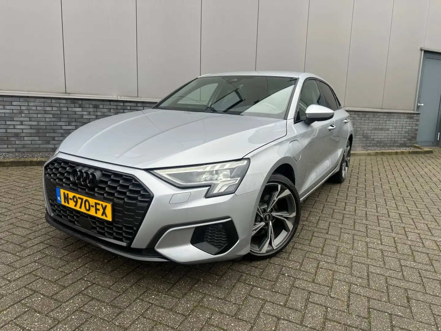 Audi A3 4.0 TFSi e Business edition Stekker Hybride Gris - 2