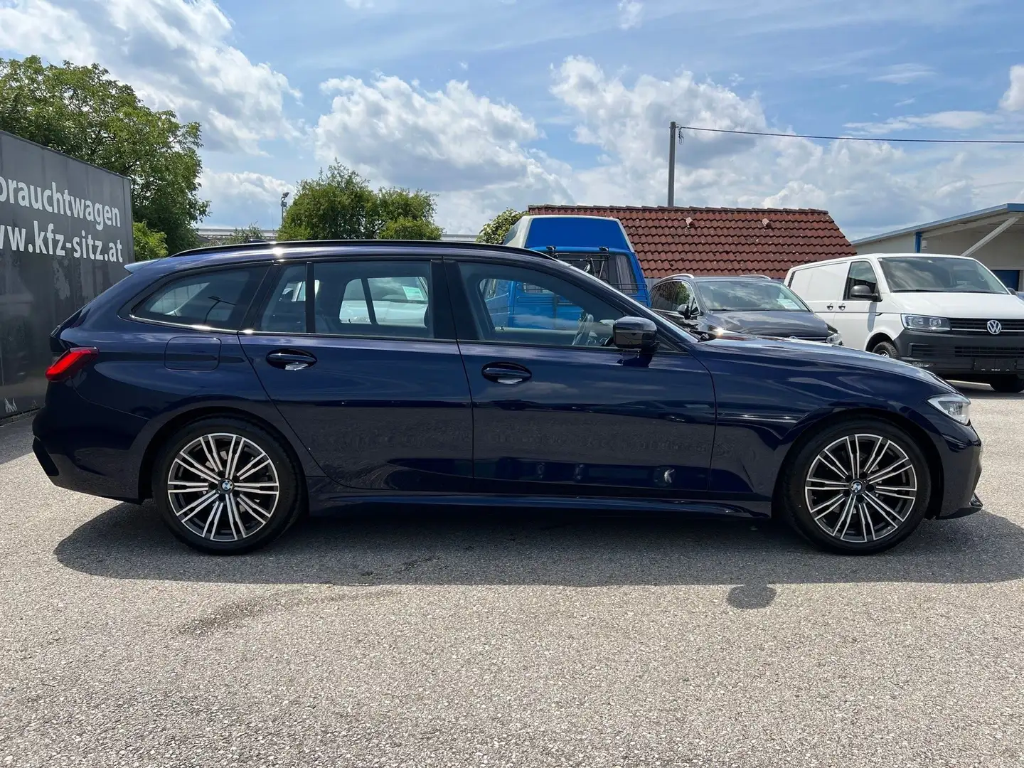 BMW 320 d xDrive Touring M-Sport Aut. | €68.000 Blau - 2