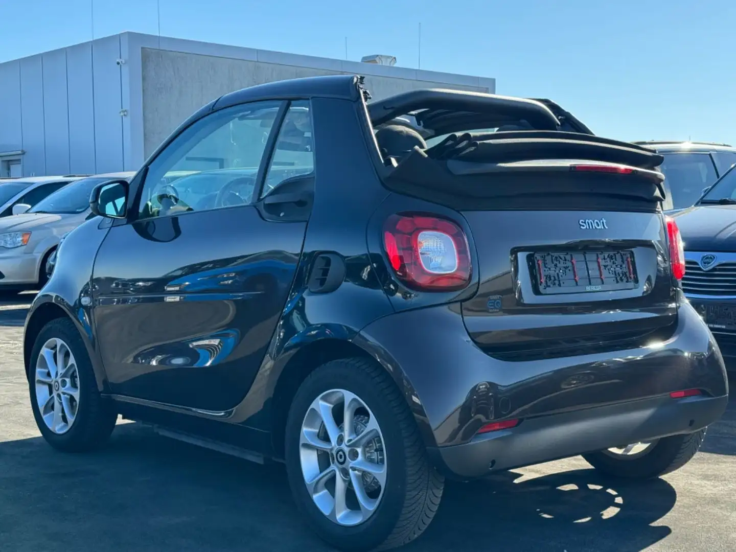 smart forTwo fortwo cabrio electric drive / EQ smeđa - 1