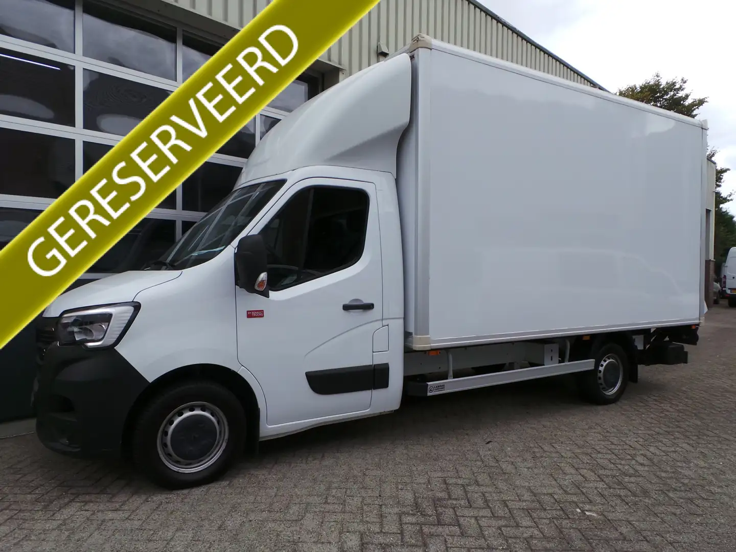 Renault Master T35 2.3 dCi Bakwagen+laadklep airco,cruise,3 perso Wit - 1