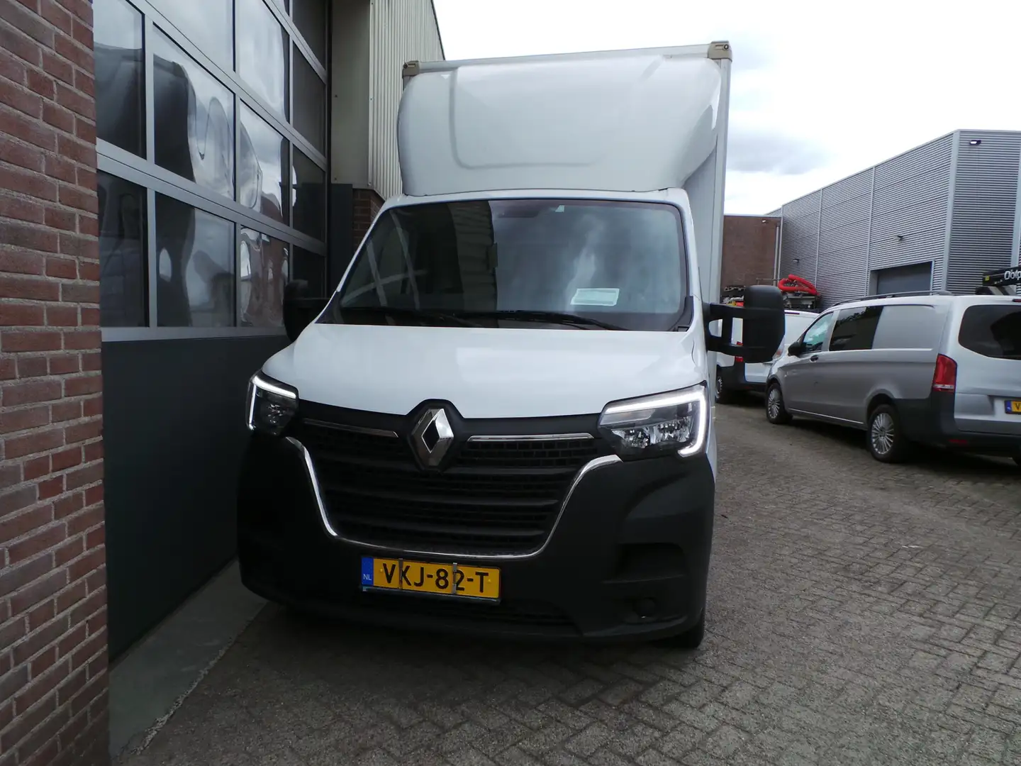 Renault Master T35 2.3 dCi Bakwagen+laadklep airco,cruise,3 perso Wit - 2