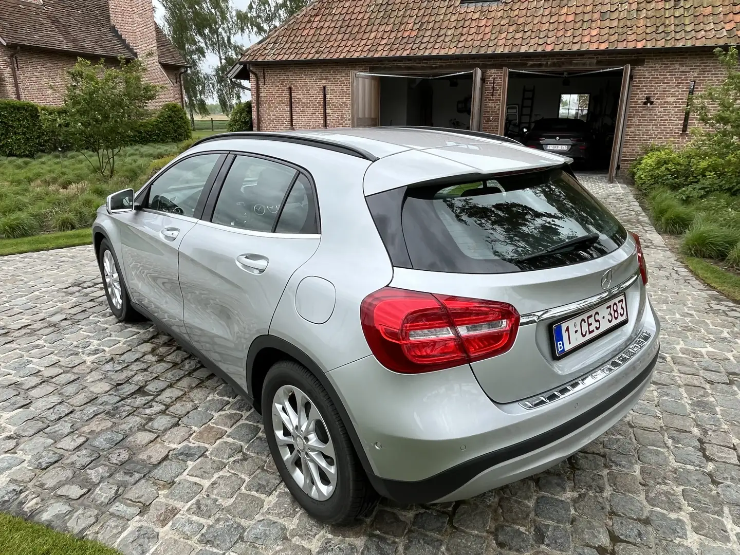 Mercedes-Benz GLA 200 7G-DCT Edition 1 - 2