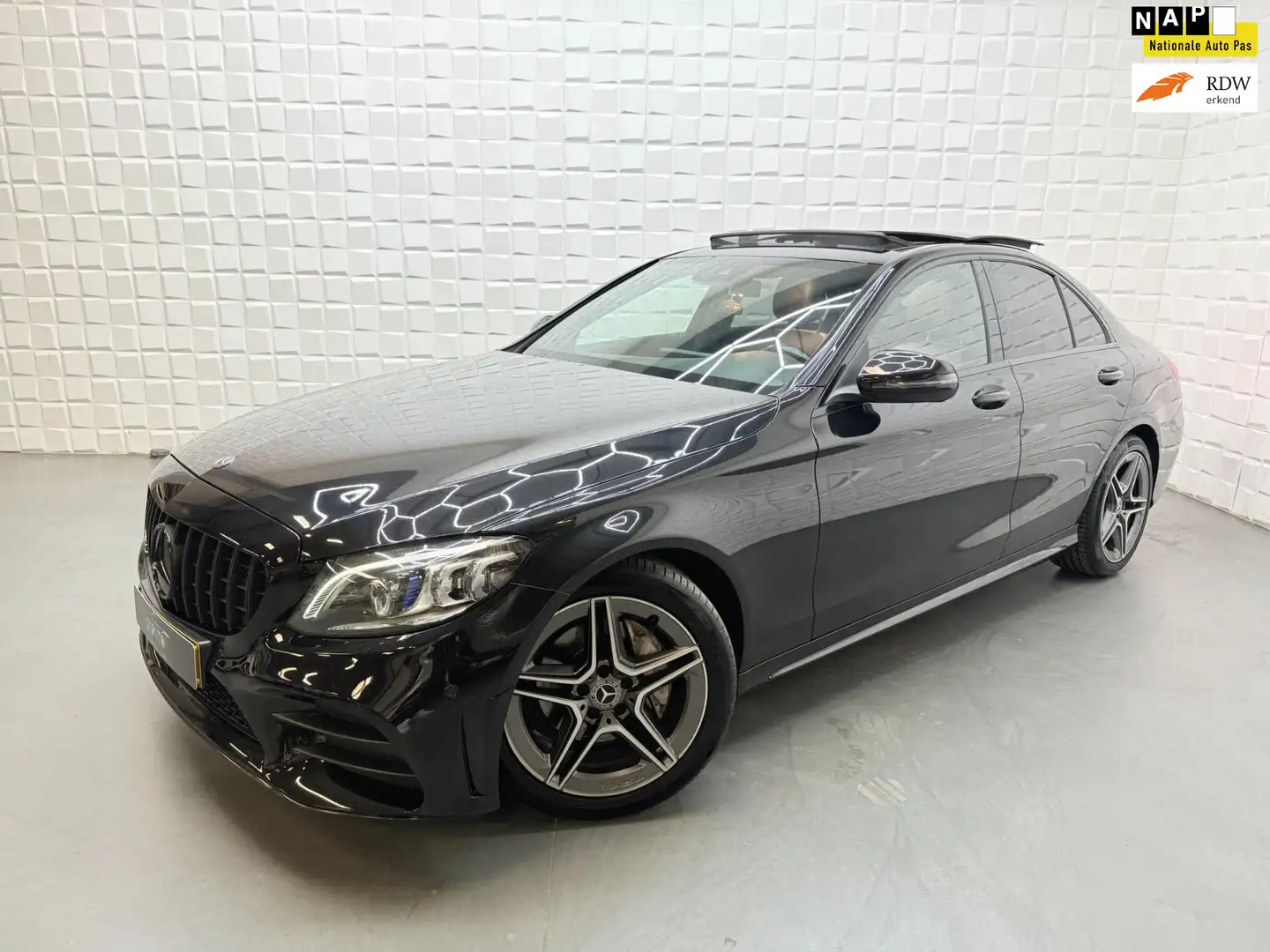 Mercedes-Benz C 180 AMG NIGHT PANO VIRTUAL CAMERA Zwart - 1