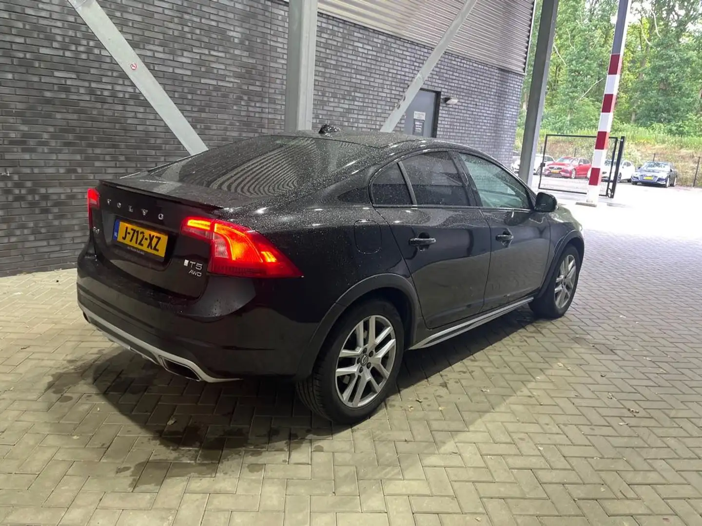 Volvo S60 Cross Country CC T5 AWD Pro | ACC | BLIS | Leder | Trekhaak | 18 Zwart - 2