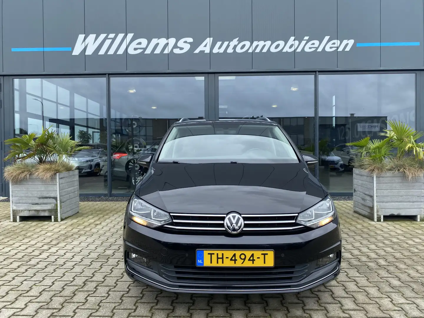 Volkswagen Touran 1.2 TSI Highline 7p Trekhaak & Apple carplay Zwart - 2