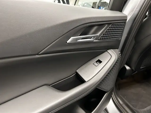 BMW 2 Series view 14