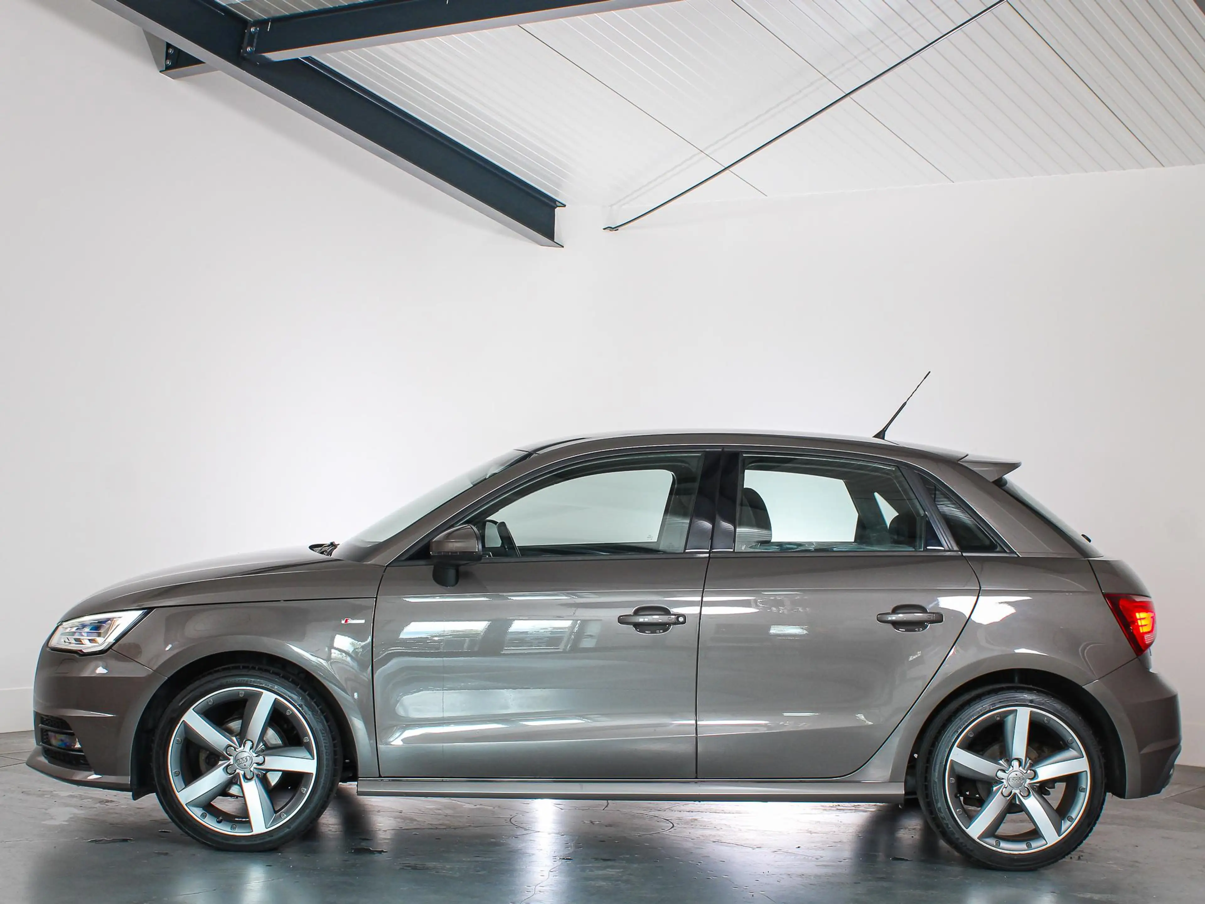 Audi A1 Sportback 1.0 TFSI S-line LED, BOSE, Bluetooth, St — photo 8