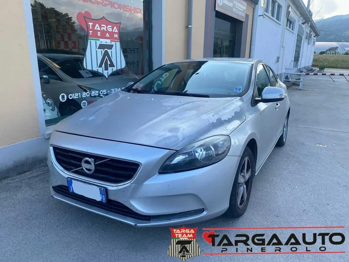 Volvo V40 D2 1.6 Momentum Gris - 1