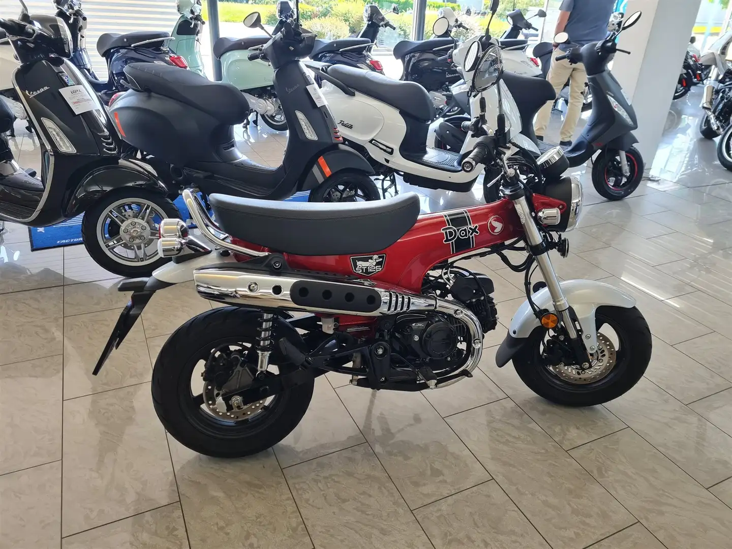 Honda DAX ST 125 Červená - 2