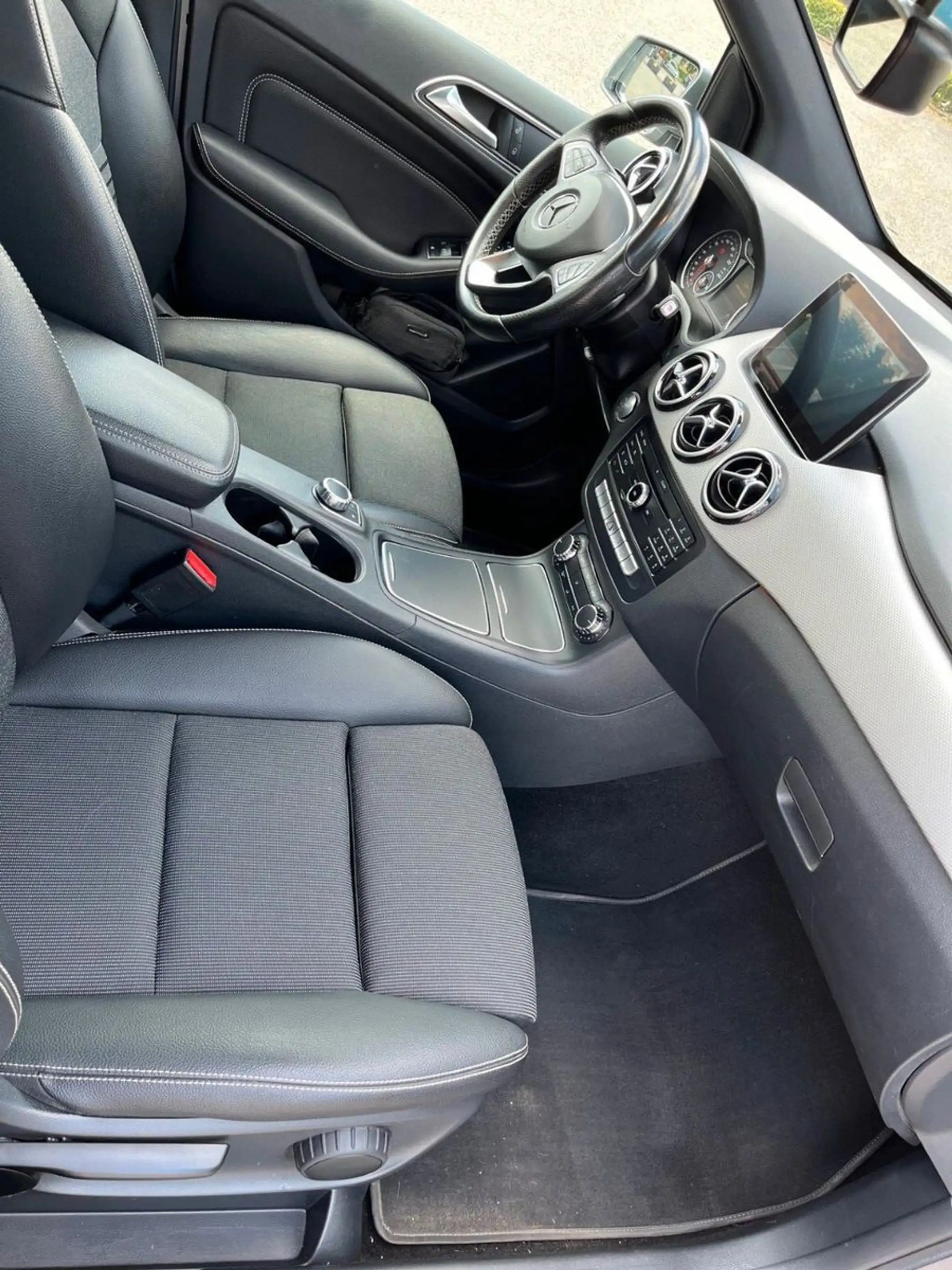 Mercedes-Benz B 220 B -Klasse 4Matic*LED*7G-TRONIC*ALLRAD — photo 12