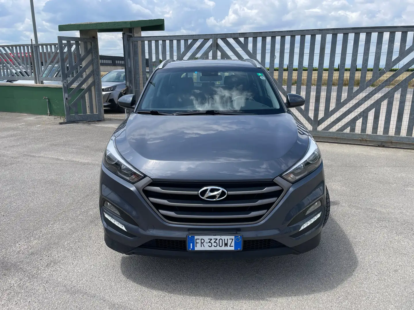 Hyundai TUCSON 1.7 crdi Xpossible 2wd 141cv dct-NAVI-RETRO Gris - 2