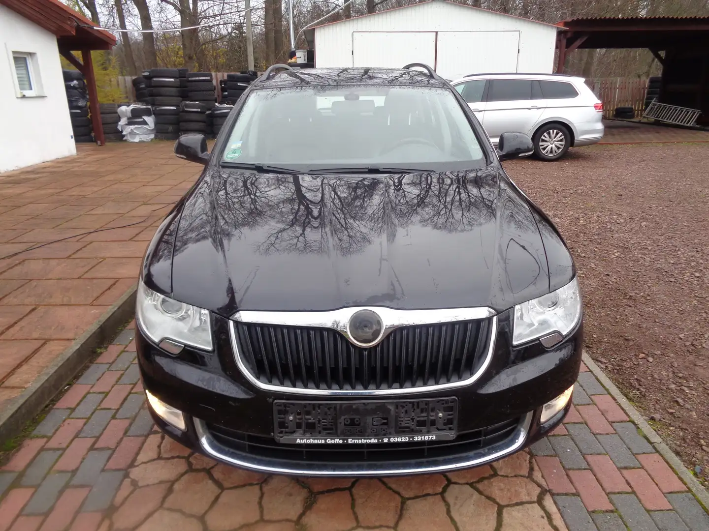 Skoda Superb 2.0 TDI 4x4 -1.HAND -Vollleder -Navi -Scheckheft Schwarz - 2
