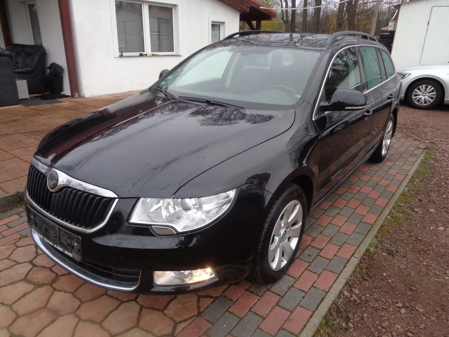 Skoda Superb 2.0 TDI 4x4 -1.HAND -Vollleder -Navi -Scheckheft Schwarz - 1