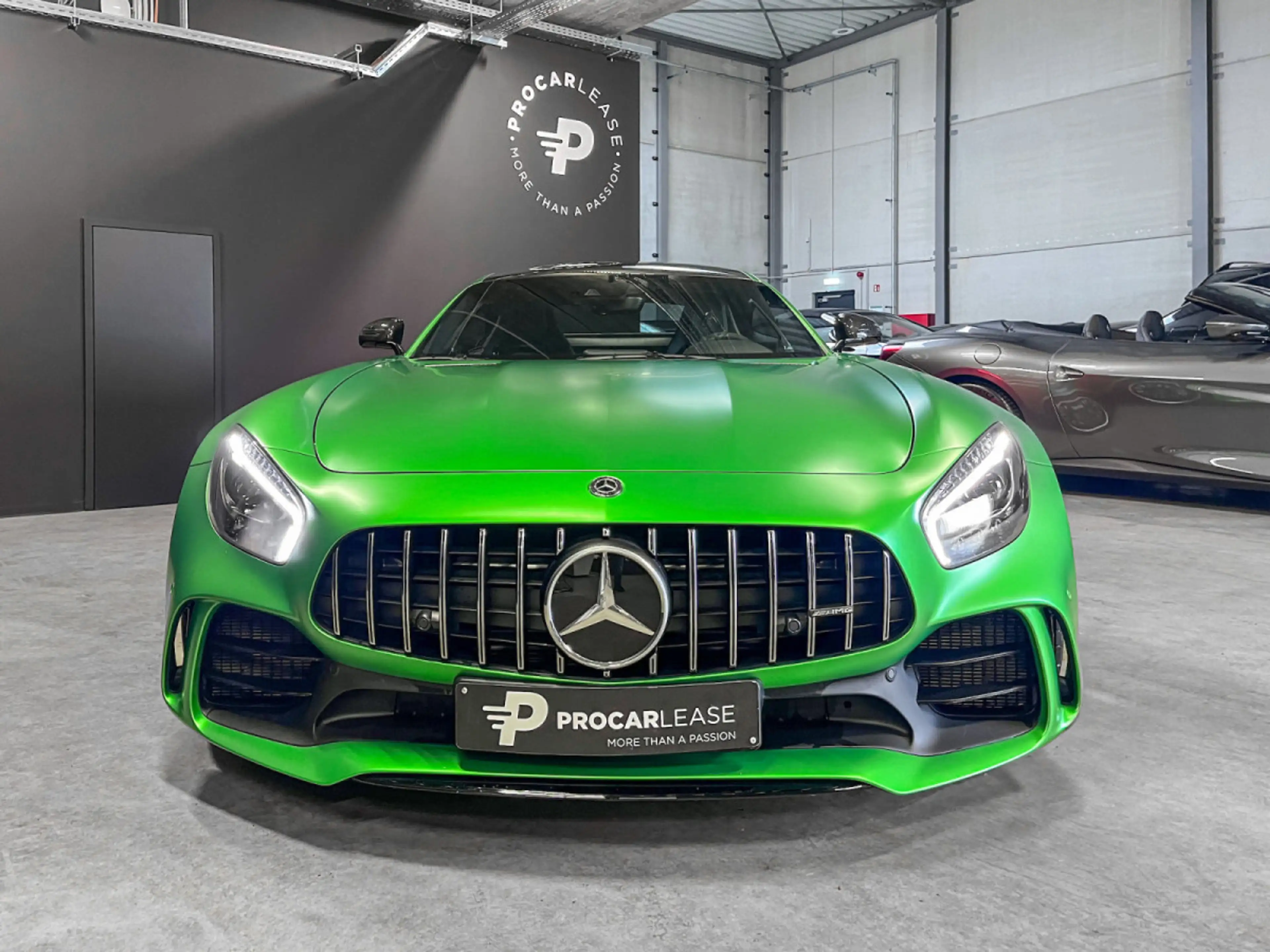 Mercedes-Benz AMG GT R PERFECT CONDITION /NO FAP 1 HAND / KERAMIK/ BURM — photo 3