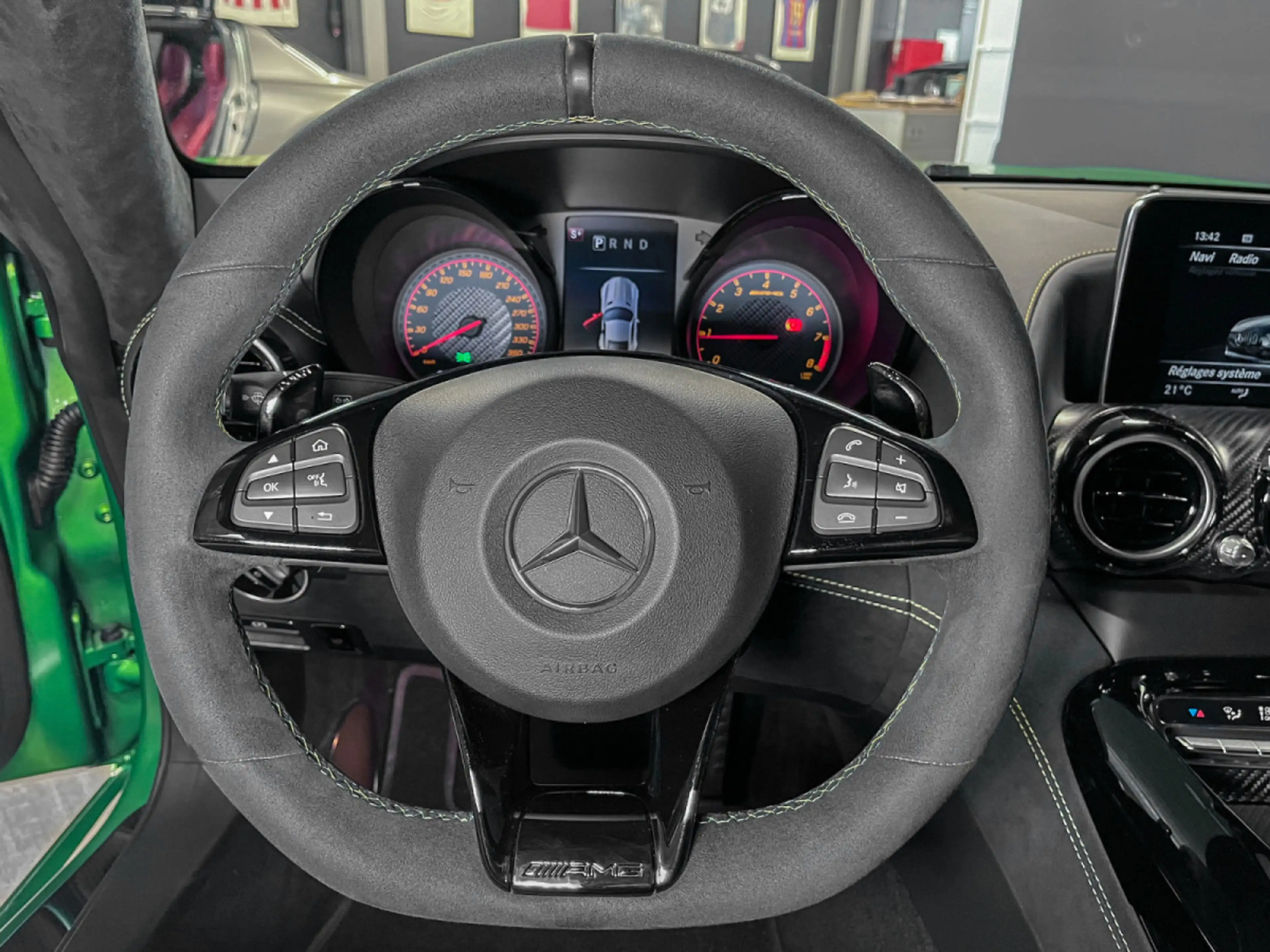 Mercedes-Benz AMG GT R PERFECT CONDITION /NO FAP 1 HAND / KERAMIK/ BURM — photo 14